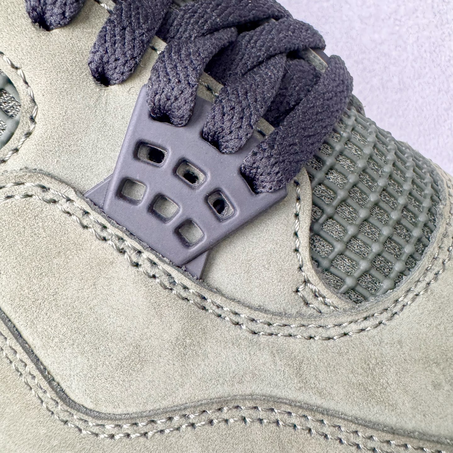 图片[15]-＃K版纯原 UNDEFEATED x Air Jordan AJ4 联名军绿黑 IB1519-200 全新升级改良 原鞋原楦原纸板同源开发 完美呈现乔4的版型 内侧正确双色网格 还原细节 原厂皮料 正确气垫颜色 正确网格工艺 正确拉帮工艺 全鞋原装材料制作 原档案原模具打造 支持全方位与正品对比 尺码：40 40.5 41 42 42.5 43 44 44.5 45 46 47.5-选品中心