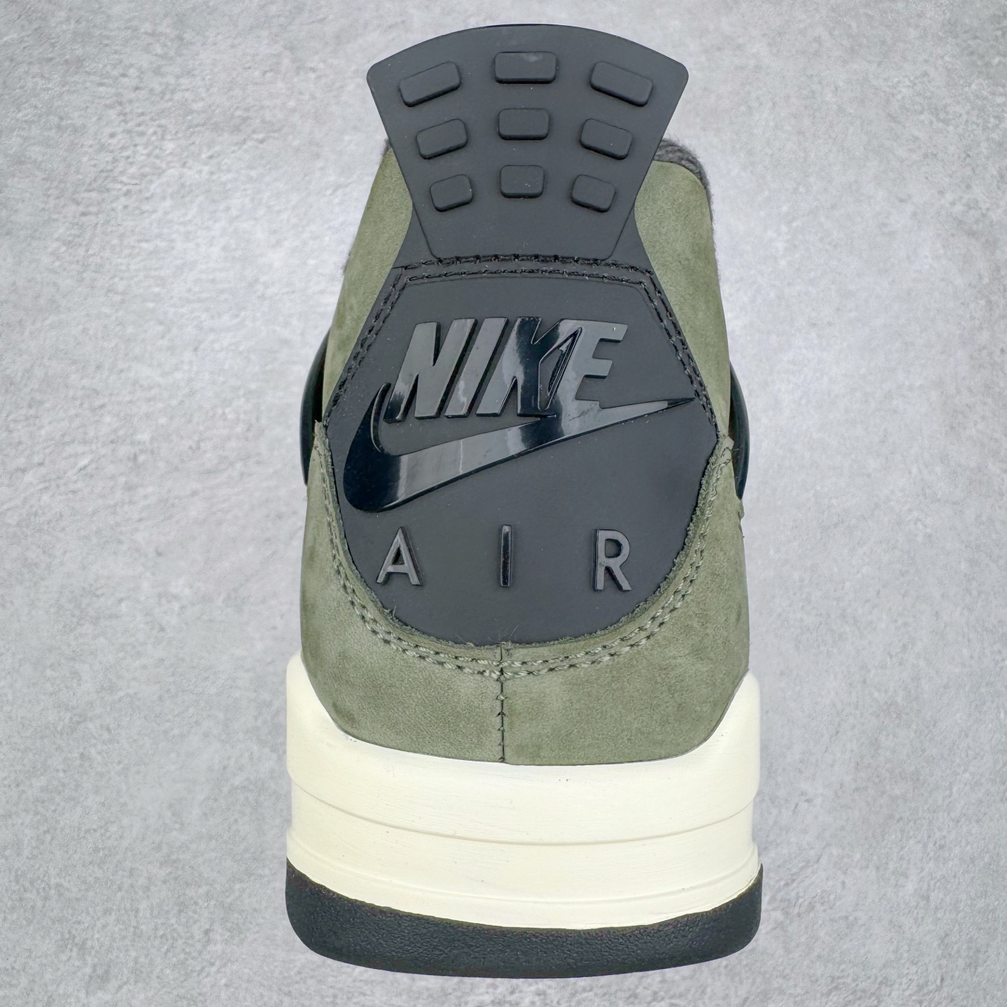 图片[8]-＃K版纯原 UNDEFEATED x Air Jordan AJ4 联名军绿黑 IB1519-200 全新升级改良 原鞋原楦原纸板同源开发 完美呈现乔4的版型 内侧正确双色网格 还原细节 原厂皮料 正确气垫颜色 正确网格工艺 正确拉帮工艺 全鞋原装材料制作 原档案原模具打造 支持全方位与正品对比 尺码：40 40.5 41 42 42.5 43 44 44.5 45 46 47.5-选品中心