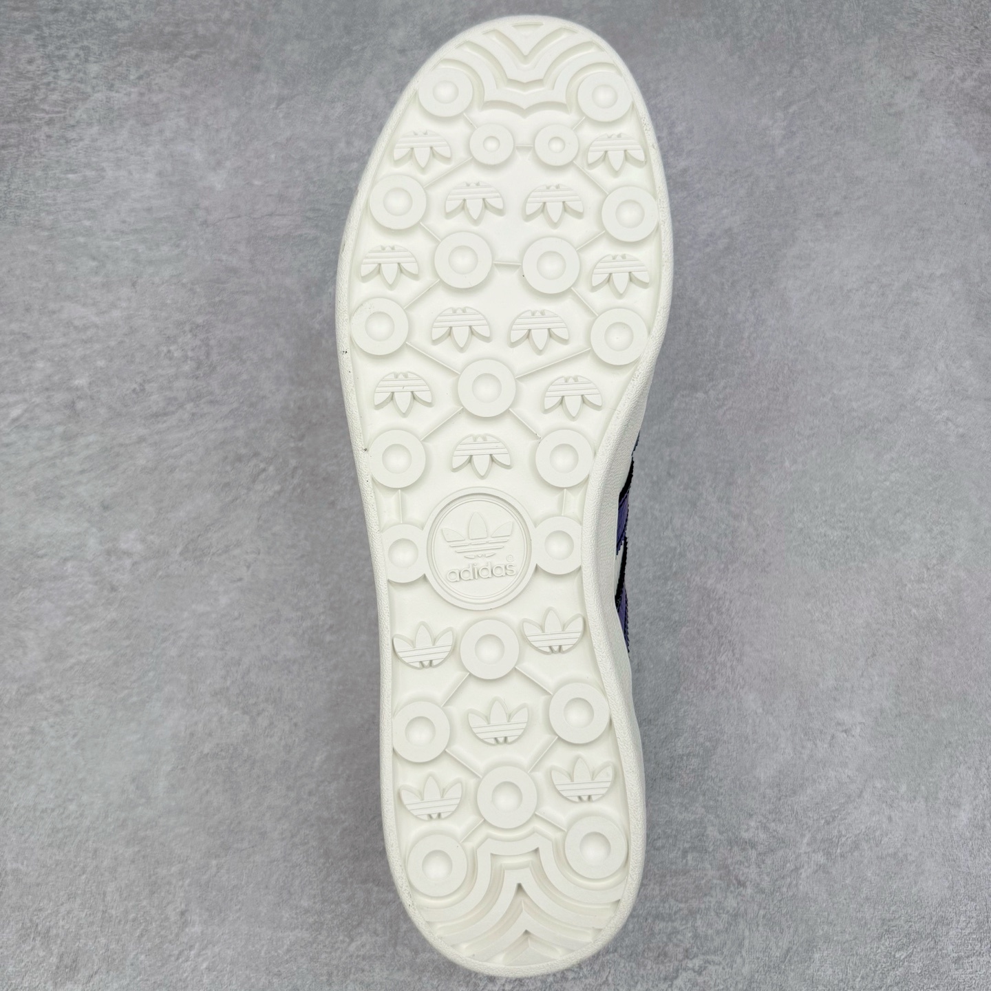 图片[9]-＃C2 AD Gazelle Indoor Trainers 羚羊内训系列低帮复古百搭休闲运动德训风板鞋 DM1234 90年代经典的复刻版！自60年代以足球训练鞋面世以来,Gazelle就以其经典设计席卷全球。1991年版本的复刻,再造经典Gazelle。采用皮革打造,搭配浊色细节,让这款经典更加简约。尺码：36 36⅔ 37⅓ 38 38⅔ 39⅓ 40 40⅔ 41⅓ 42 42⅔ 43⅓ 44⅓ 44⅔ 45-选品中心