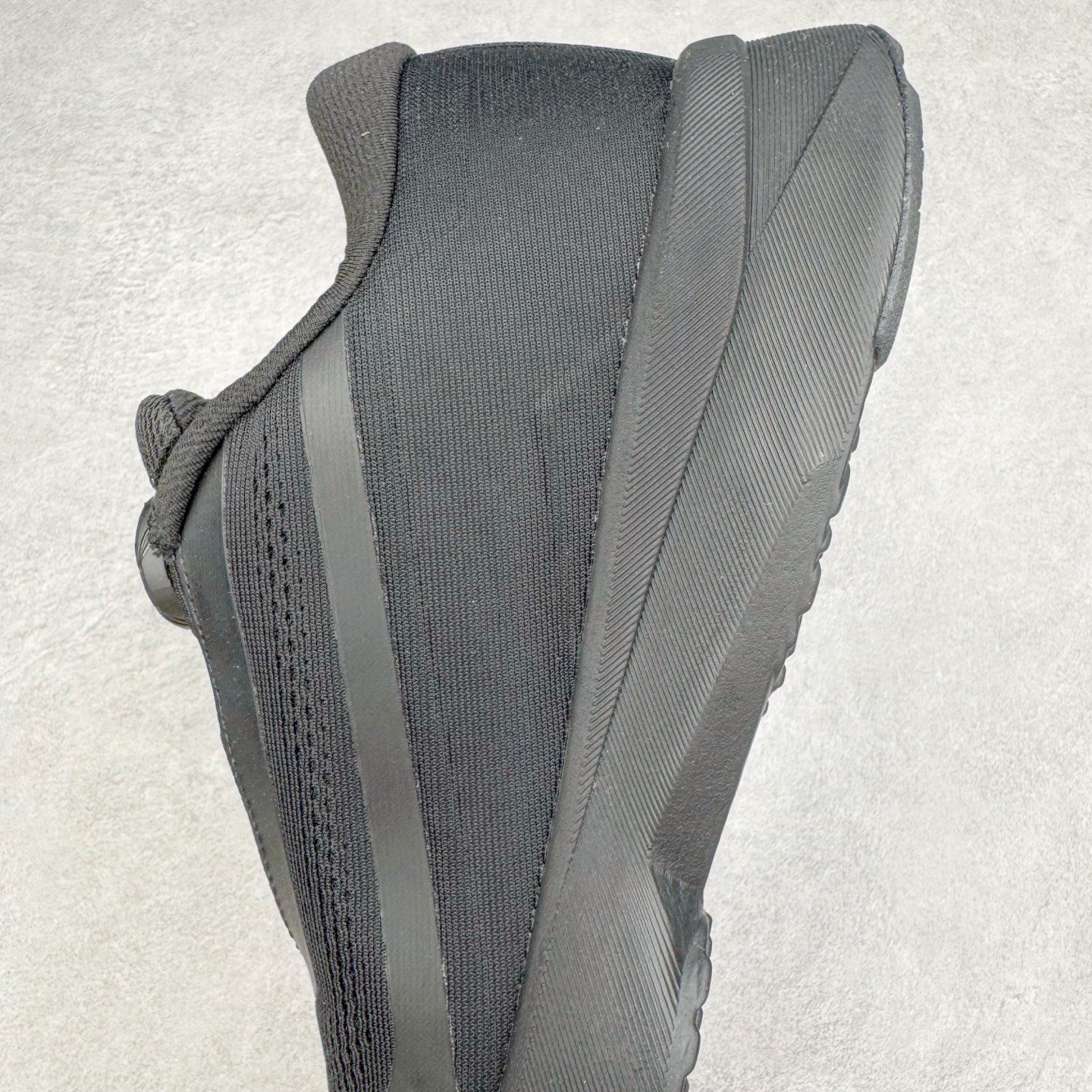 图片[7]-＃HP DESCENTE Enerzite 迪桑特时尚潮流 低帮跑步鞋 DESCENTE（迪桑特）创立于1935年，品牌名取自法语词汇，意为“滑降”。品牌箭头标识代表滑雪的三种技术“高速直线滑行”、“穿越”和“侧滑”，也寓意品牌在打造高端专业运动产品中不断追求完美的创新精神，致力于成为中国高端专业滑雪、综训、女子、铁人三项、高尔夫的第一品牌。尺码：36 36.5 37 38 38.5 39 40 40.5 41 42 42.5 43 44 44.5 45-选品中心