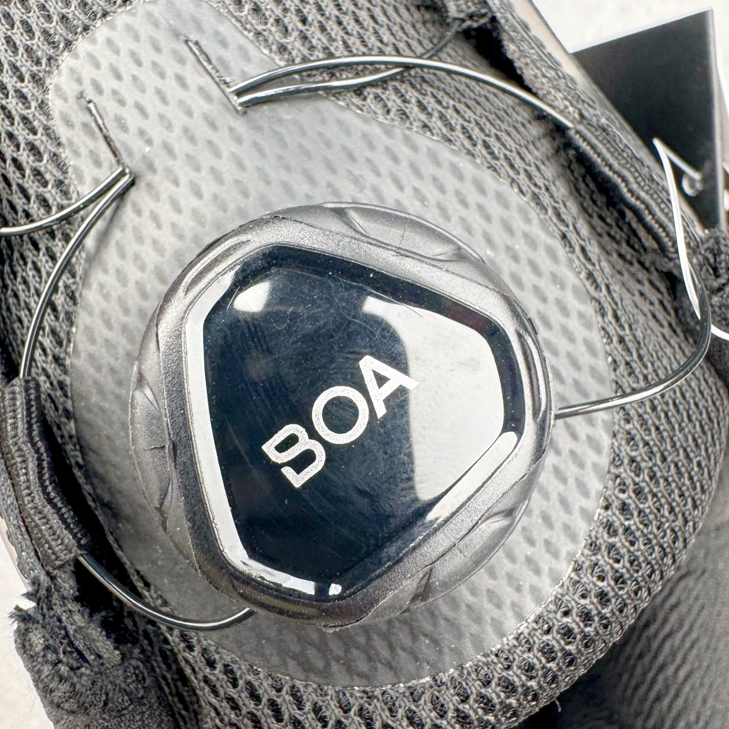 图片[10]-＃HP DESCENTE Enerzite 迪桑特时尚潮流 低帮跑步鞋 DESCENTE（迪桑特）创立于1935年，品牌名取自法语词汇，意为“滑降”。品牌箭头标识代表滑雪的三种技术“高速直线滑行”、“穿越”和“侧滑”，也寓意品牌在打造高端专业运动产品中不断追求完美的创新精神，致力于成为中国高端专业滑雪、综训、女子、铁人三项、高尔夫的第一品牌。尺码：36 36.5 37 38 38.5 39 40 40.5 41 42 42.5 43 44 44.5 45-选品中心