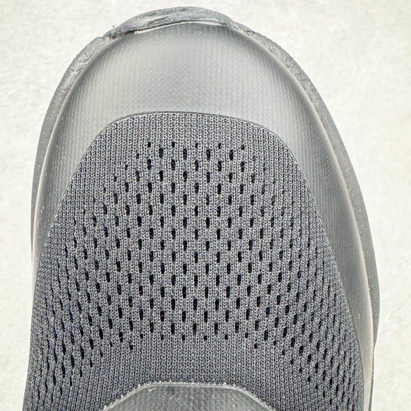 图片[11]-＃HP DESCENTE Enerzite 迪桑特时尚潮流 低帮跑步鞋 DESCENTE（迪桑特）创立于1935年，品牌名取自法语词汇，意为“滑降”。品牌箭头标识代表滑雪的三种技术“高速直线滑行”、“穿越”和“侧滑”，也寓意品牌在打造高端专业运动产品中不断追求完美的创新精神，致力于成为中国高端专业滑雪、综训、女子、铁人三项、高尔夫的第一品牌。尺码：36 36.5 37 38 38.5 39 40 40.5 41 42 42.5 43 44 44.5 45-选品中心