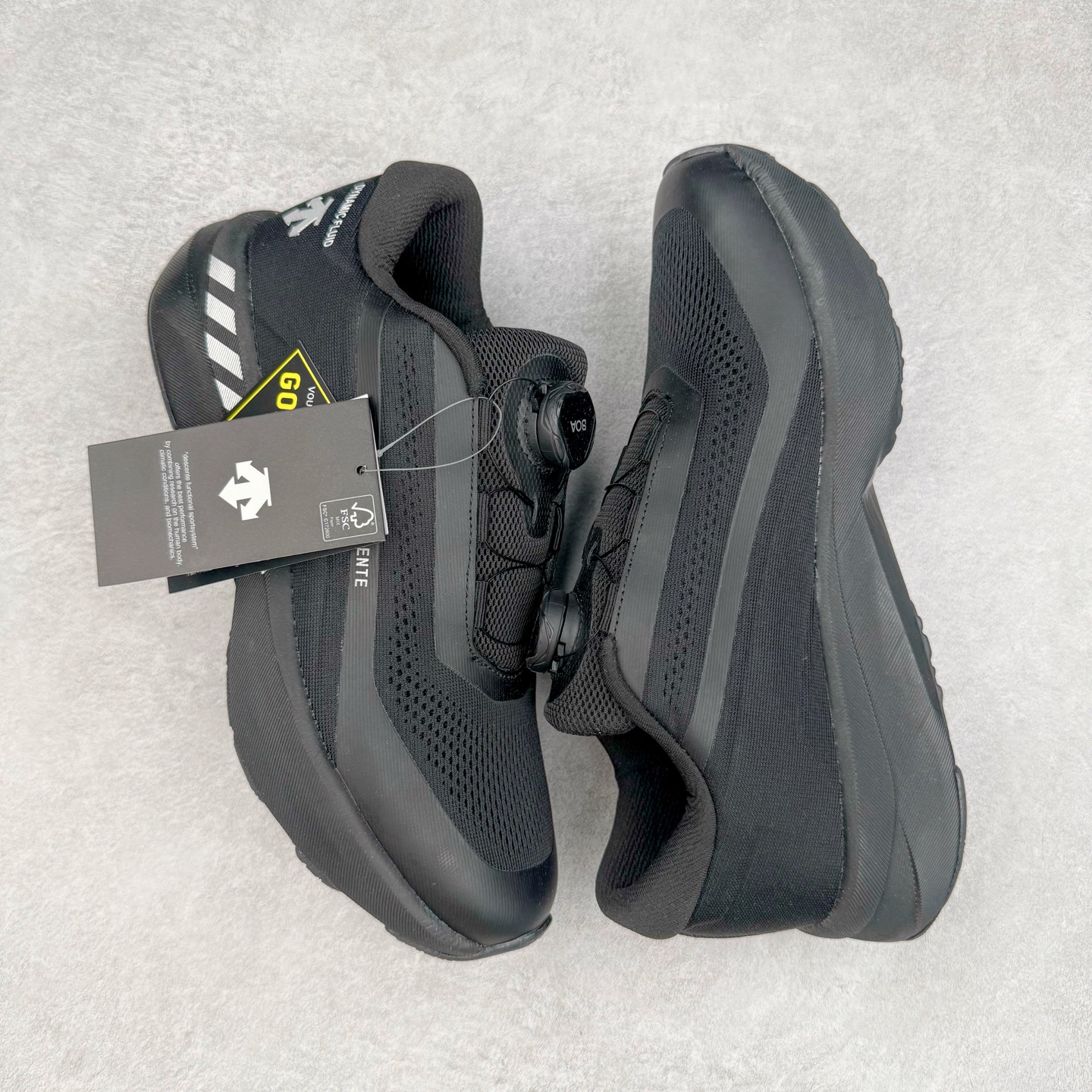 图片[3]-＃HP DESCENTE Enerzite 迪桑特时尚潮流 低帮跑步鞋 DESCENTE（迪桑特）创立于1935年，品牌名取自法语词汇，意为“滑降”。品牌箭头标识代表滑雪的三种技术“高速直线滑行”、“穿越”和“侧滑”，也寓意品牌在打造高端专业运动产品中不断追求完美的创新精神，致力于成为中国高端专业滑雪、综训、女子、铁人三项、高尔夫的第一品牌。尺码：36 36.5 37 38 38.5 39 40 40.5 41 42 42.5 43 44 44.5 45-选品中心