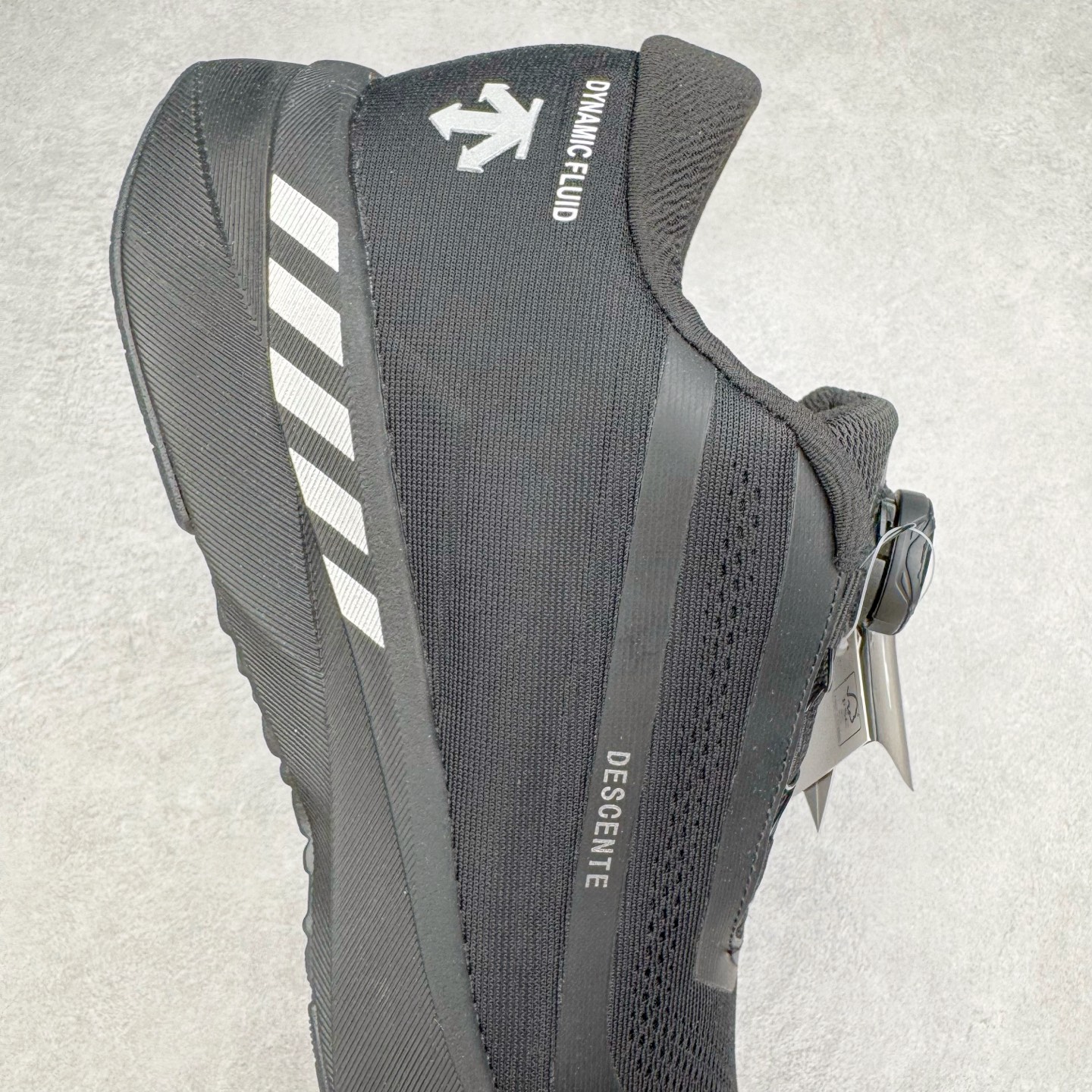 图片[6]-＃HP DESCENTE Enerzite 迪桑特时尚潮流 低帮跑步鞋 DESCENTE（迪桑特）创立于1935年，品牌名取自法语词汇，意为“滑降”。品牌箭头标识代表滑雪的三种技术“高速直线滑行”、“穿越”和“侧滑”，也寓意品牌在打造高端专业运动产品中不断追求完美的创新精神，致力于成为中国高端专业滑雪、综训、女子、铁人三项、高尔夫的第一品牌。尺码：36 36.5 37 38 38.5 39 40 40.5 41 42 42.5 43 44 44.5 45-选品中心