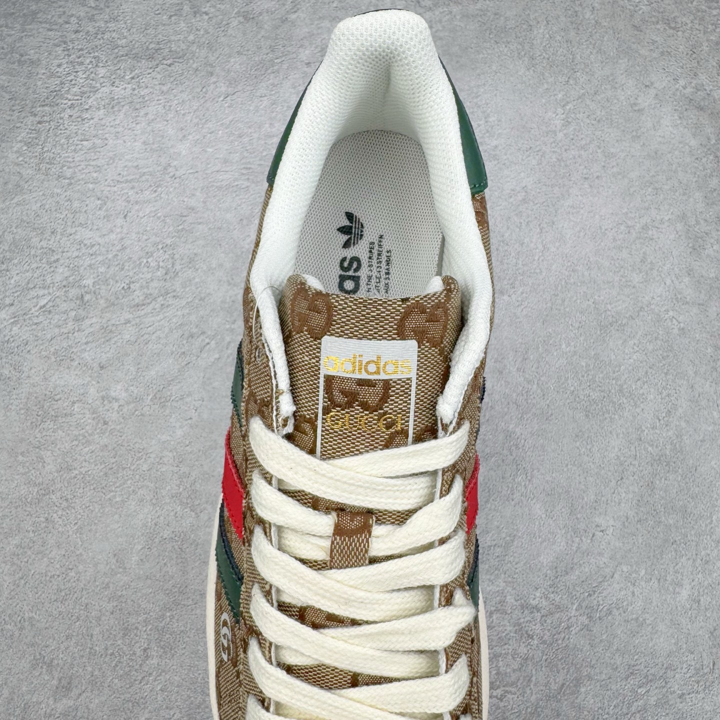 图片[5]-＃C2 AD Originals Superstar 经典复古贝壳头板鞋 SD6807 诞生于1969年 是第一双将全皮面鞋 身与橡胶鞋头结合在一起的低帮篮球鞋 Superstar最开始 是作为高帮篮球鞋Pro Model的低帮版本而出现的 但因为其独特和醒目的橡胶鞋头造型而让大家熟知 被大家形象地称为\\\”shelltoe\\\”贝壳头 在70年代的美国职业篮球场上 接近3/4的NBA球员都将这双Superstar作为场上用鞋 80年代之后 经过不断的改良和发展 Superstar逐渐成为横跨时装、音乐、街头文化、休闲和运动等各大领域的时尚潮鞋 尺码：36 36.5 37 38 38.5 39 40 40.5 41 42 42.5 43 44 44.5 45-选品中心