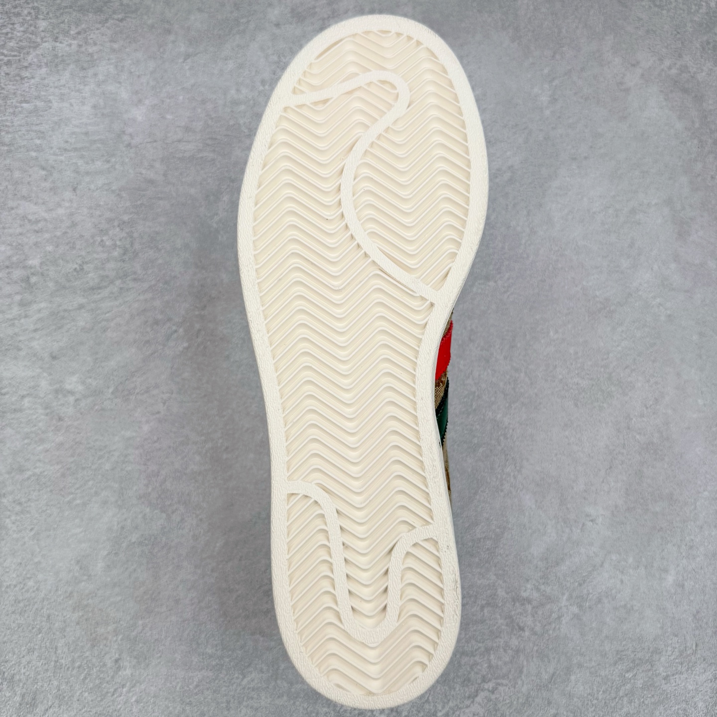 图片[9]-＃C2 AD Originals Superstar 经典复古贝壳头板鞋 SD6807 诞生于1969年 是第一双将全皮面鞋 身与橡胶鞋头结合在一起的低帮篮球鞋 Superstar最开始 是作为高帮篮球鞋Pro Model的低帮版本而出现的 但因为其独特和醒目的橡胶鞋头造型而让大家熟知 被大家形象地称为\\\”shelltoe\\\”贝壳头 在70年代的美国职业篮球场上 接近3/4的NBA球员都将这双Superstar作为场上用鞋 80年代之后 经过不断的改良和发展 Superstar逐渐成为横跨时装、音乐、街头文化、休闲和运动等各大领域的时尚潮鞋 尺码：36 36.5 37 38 38.5 39 40 40.5 41 42 42.5 43 44 44.5 45-选品中心