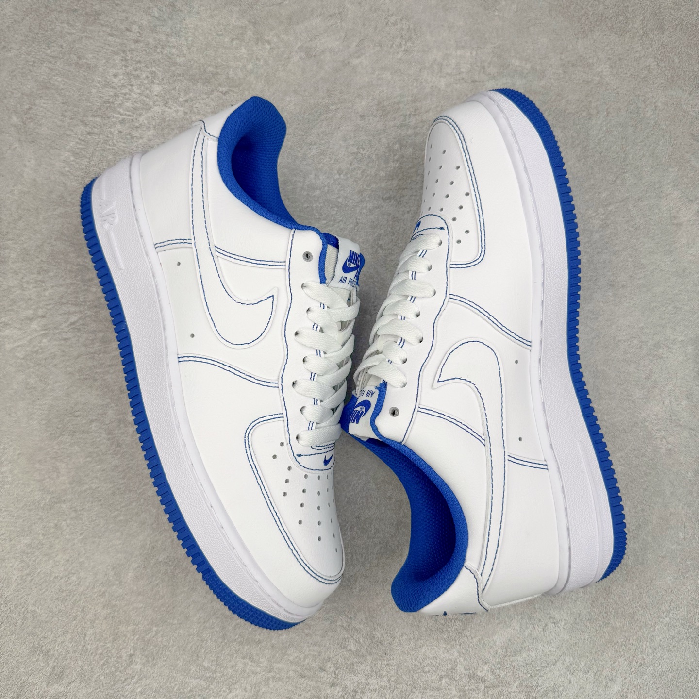 图片[3]-＃XT纯原 NK Air Force 1´07 Low 空军一号低帮百搭休闲运动板鞋 CV1724-101 顶级批次 2022全新楦头鞋型 鱼鳞大底 历时开发三个月 清洁度完美 二维码鞋标 内置芯片及solo气垫 大底高度及其弧度依照正品 钢印 logo刺绣 鞋口弧度 鞋头长度 鞋面冲孔 鞋垫背胶及钢印 完美鞋型对比正品 每一处都是细节满满 柔软、弹性十足的缓震性能和出色的中底设计 横跨复古与现代的外型结合 造就出风靡全球 三十多年的Force 1 直到今天还深受青睐 实拍调校N版已经零色差零失真 百分百还原实物色彩所见即所得 不存在货不对板色差等低级问题 选购参考实物拍摄 不混卖不参货 只用心做好货严格选品 承诺混一赔十 尺码：36 36.5 37.5 38 38.5 39 40 40.5 41 42 42.5 43 44 44.5 45-选品中心