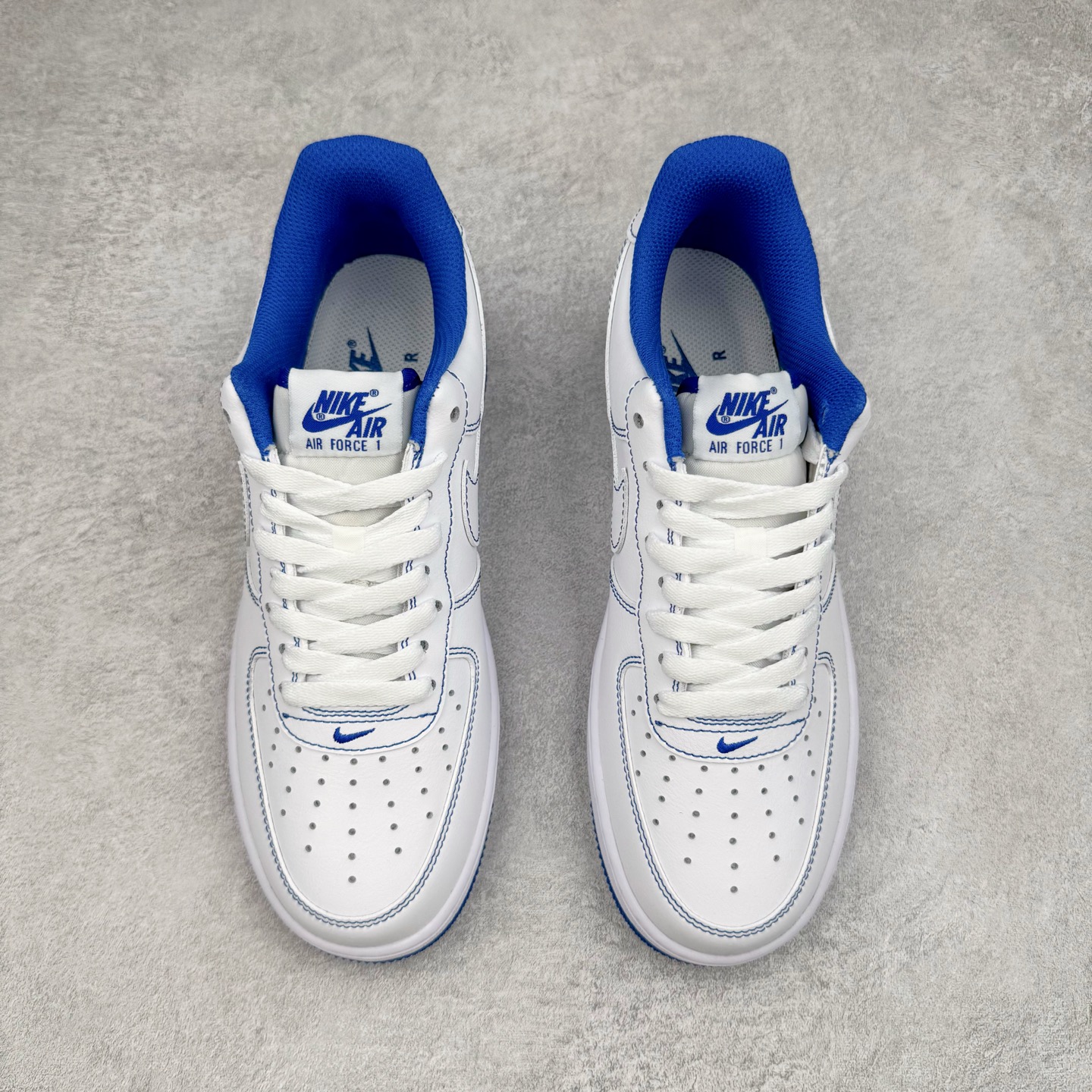 图片[2]-＃XT纯原 NK Air Force 1´07 Low 空军一号低帮百搭休闲运动板鞋 CV1724-101 顶级批次 2022全新楦头鞋型 鱼鳞大底 历时开发三个月 清洁度完美 二维码鞋标 内置芯片及solo气垫 大底高度及其弧度依照正品 钢印 logo刺绣 鞋口弧度 鞋头长度 鞋面冲孔 鞋垫背胶及钢印 完美鞋型对比正品 每一处都是细节满满 柔软、弹性十足的缓震性能和出色的中底设计 横跨复古与现代的外型结合 造就出风靡全球 三十多年的Force 1 直到今天还深受青睐 实拍调校N版已经零色差零失真 百分百还原实物色彩所见即所得 不存在货不对板色差等低级问题 选购参考实物拍摄 不混卖不参货 只用心做好货严格选品 承诺混一赔十 尺码：36 36.5 37.5 38 38.5 39 40 40.5 41 42 42.5 43 44 44.5 45-选品中心