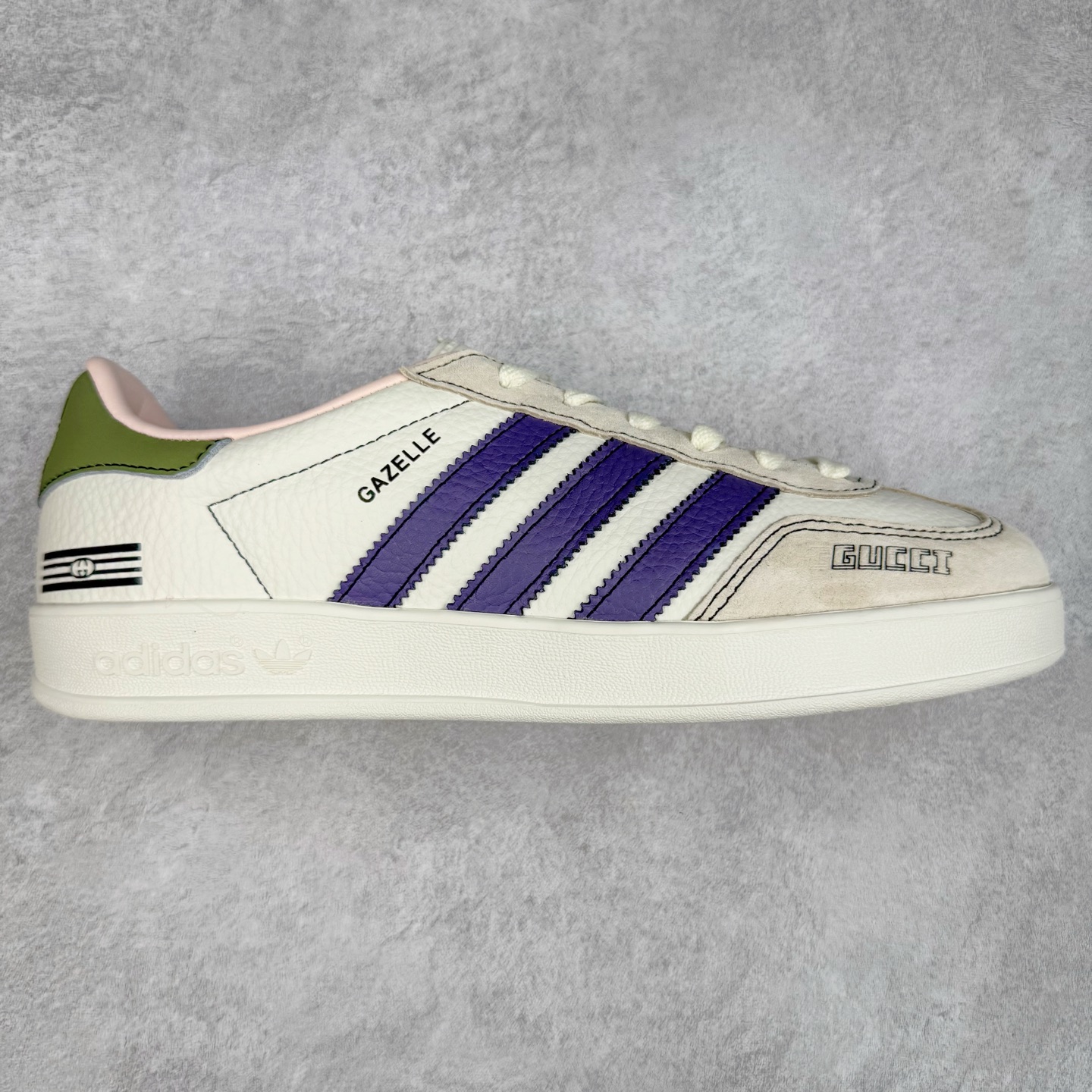 ＃C2 AD Gazelle Indoor Trainers 羚羊内训系列低帮复古百搭休闲运动德训风板鞋 DM1234 90年代经典的复刻版！自60年代以足球训练鞋面世以来,Gazelle就以其经典设计席卷全球。1991年版本的复刻,再造经典Gazelle。采用皮革打造,搭配浊色细节,让这款经典更加简约。尺码：36 36⅔ 37⅓ 38 38⅔ 39⅓ 40 40⅔ 41⅓ 42 42⅔ 43⅓ 44⅓ 44⅔ 45-选品中心