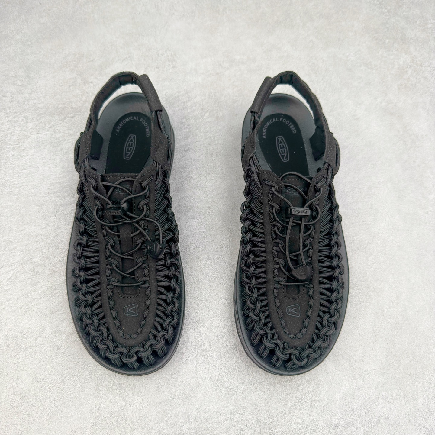 图片[2]-人气户外休闲鞋品牌-科恩Keen Uneek Flat-M 平底编织弹力穿搭溯溪涉水休闲户外凉鞋 #外贸订单出口品质#采用进口机台编制两根尼龙绳组成鞋面(快干衬里原料!!)#原装轻量级EVA中底缓震材质组合防滑橡胶外底部 夏季潮鞋,文青界的凉鞋至尊 都市机能户外品牌 KEEN 向来积极为其旗下大热鞋款 UNEEK 推出联名款，后跟为全封闭设计，快干衬里，HIGH-TRACTION橡胶外底，及轻量级EVA中底，达到轻量缓震的同时减轻重量。尺码：35 36 37 38 40 41 42 43 44 45-选品中心