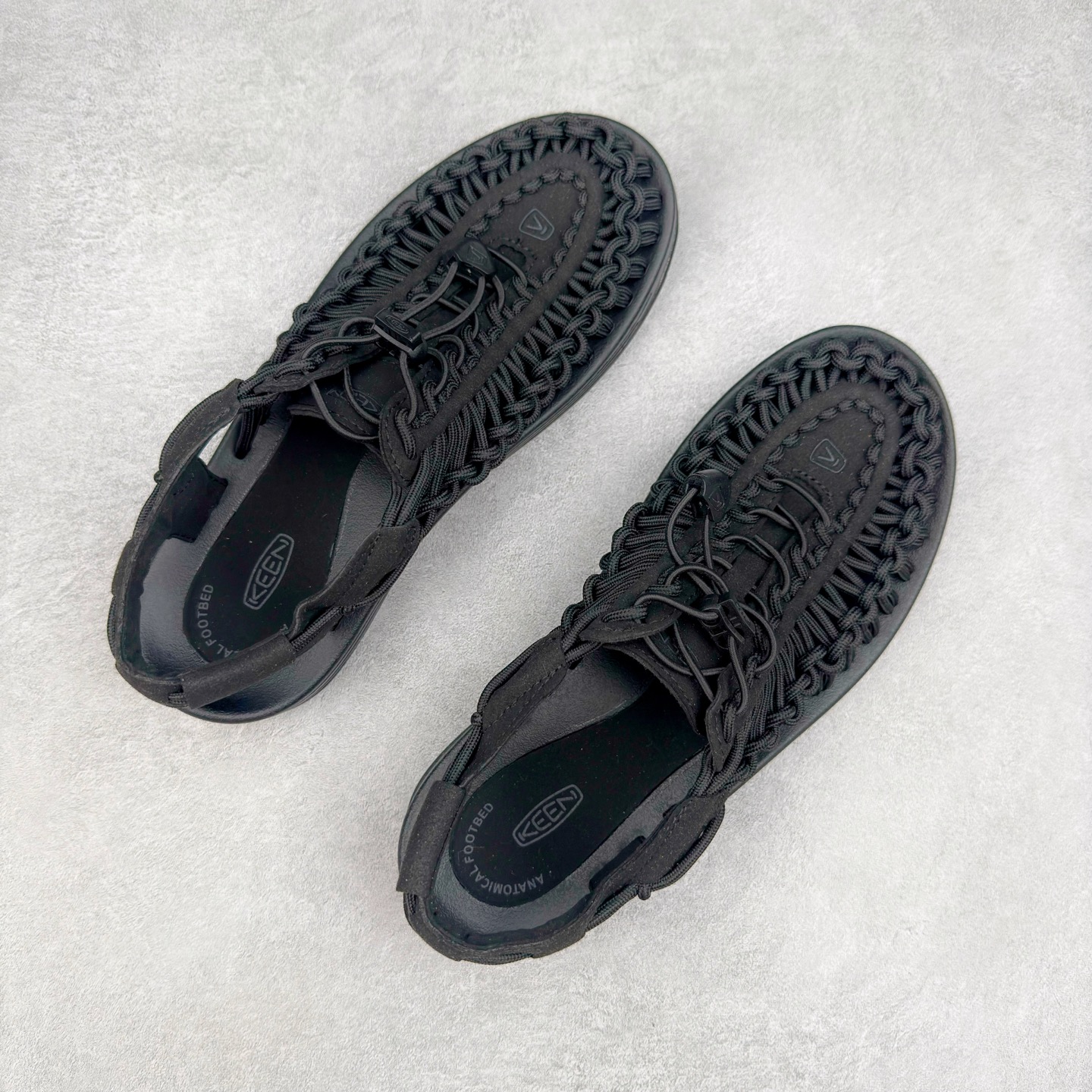 图片[3]-人气户外休闲鞋品牌-科恩Keen Uneek Flat-M 平底编织弹力穿搭溯溪涉水休闲户外凉鞋 #外贸订单出口品质#采用进口机台编制两根尼龙绳组成鞋面(快干衬里原料!!)#原装轻量级EVA中底缓震材质组合防滑橡胶外底部 夏季潮鞋,文青界的凉鞋至尊 都市机能户外品牌 KEEN 向来积极为其旗下大热鞋款 UNEEK 推出联名款，后跟为全封闭设计，快干衬里，HIGH-TRACTION橡胶外底，及轻量级EVA中底，达到轻量缓震的同时减轻重量。尺码：35 36 37 38 40 41 42 43 44 45-选品中心