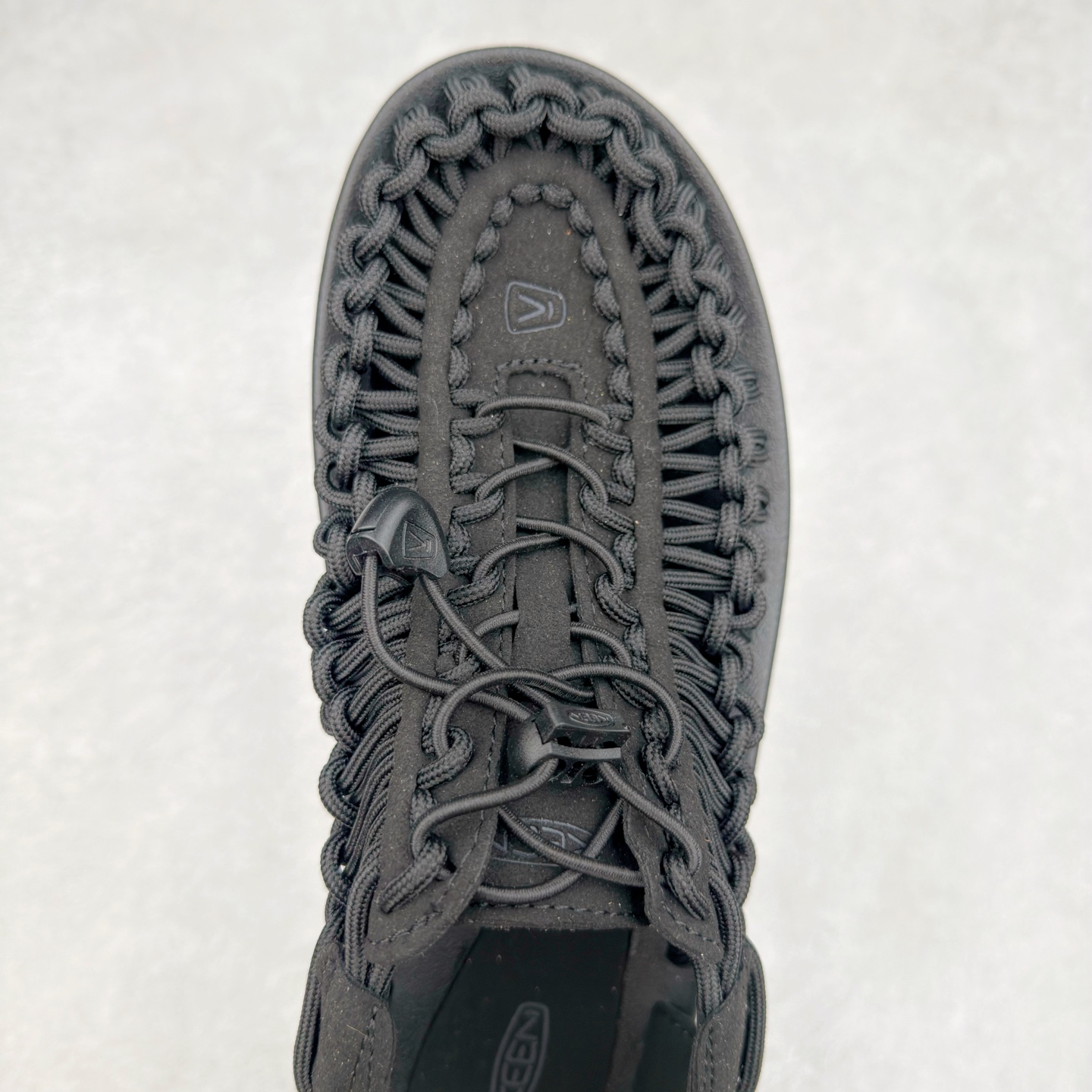 图片[4]-人气户外休闲鞋品牌-科恩Keen Uneek Flat-M 平底编织弹力穿搭溯溪涉水休闲户外凉鞋 #外贸订单出口品质#采用进口机台编制两根尼龙绳组成鞋面(快干衬里原料!!)#原装轻量级EVA中底缓震材质组合防滑橡胶外底部 夏季潮鞋,文青界的凉鞋至尊 都市机能户外品牌 KEEN 向来积极为其旗下大热鞋款 UNEEK 推出联名款，后跟为全封闭设计，快干衬里，HIGH-TRACTION橡胶外底，及轻量级EVA中底，达到轻量缓震的同时减轻重量。尺码：35 36 37 38 40 41 42 43 44 45-选品中心