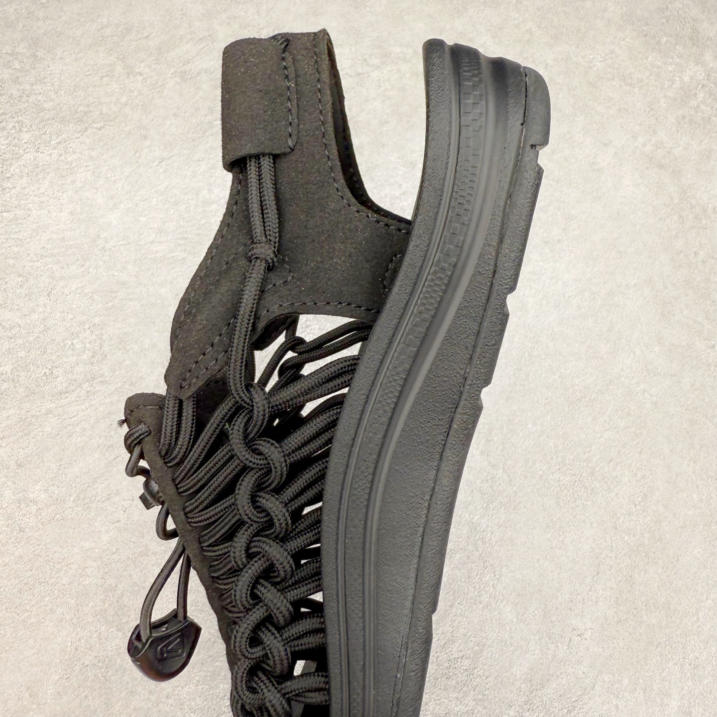 图片[7]-人气户外休闲鞋品牌-科恩Keen Uneek Flat-M 平底编织弹力穿搭溯溪涉水休闲户外凉鞋 #外贸订单出口品质#采用进口机台编制两根尼龙绳组成鞋面(快干衬里原料!!)#原装轻量级EVA中底缓震材质组合防滑橡胶外底部 夏季潮鞋,文青界的凉鞋至尊 都市机能户外品牌 KEEN 向来积极为其旗下大热鞋款 UNEEK 推出联名款，后跟为全封闭设计，快干衬里，HIGH-TRACTION橡胶外底，及轻量级EVA中底，达到轻量缓震的同时减轻重量。尺码：35 36 37 38 40 41 42 43 44 45-选品中心