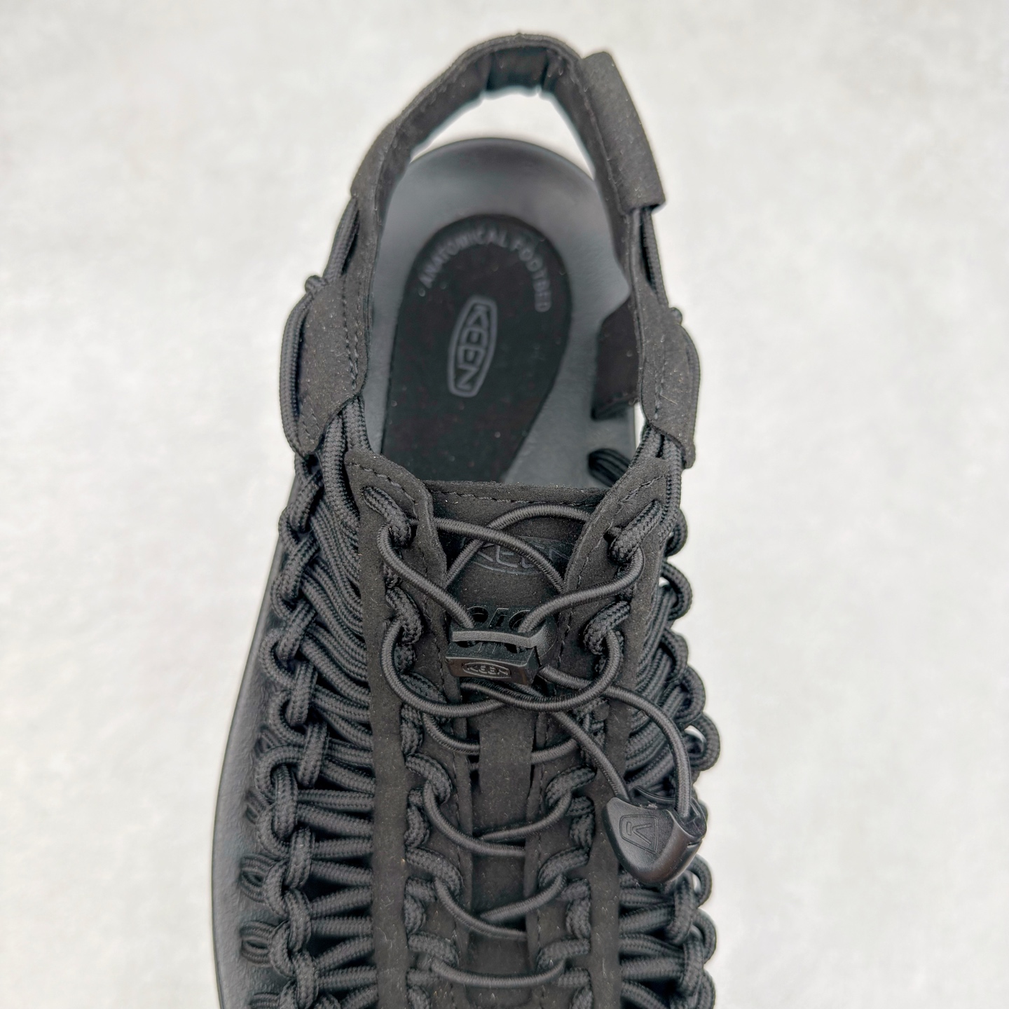 图片[5]-人气户外休闲鞋品牌-科恩Keen Uneek Flat-M 平底编织弹力穿搭溯溪涉水休闲户外凉鞋 #外贸订单出口品质#采用进口机台编制两根尼龙绳组成鞋面(快干衬里原料!!)#原装轻量级EVA中底缓震材质组合防滑橡胶外底部 夏季潮鞋,文青界的凉鞋至尊 都市机能户外品牌 KEEN 向来积极为其旗下大热鞋款 UNEEK 推出联名款，后跟为全封闭设计，快干衬里，HIGH-TRACTION橡胶外底，及轻量级EVA中底，达到轻量缓震的同时减轻重量。尺码：35 36 37 38 40 41 42 43 44 45-选品中心