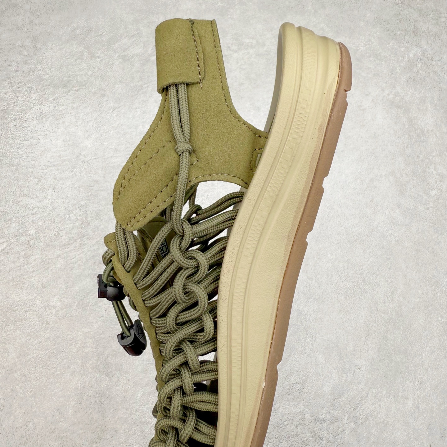 图片[7]-人气户外休闲鞋品牌-科恩Keen Uneek Flat-M 平底编织弹力穿搭溯溪涉水休闲户外凉鞋 #外贸订单出口品质#采用进口机台编制两根尼龙绳组成鞋面(快干衬里原料!!)#原装轻量级EVA中底缓震材质组合防滑橡胶外底部 夏季潮鞋,文青界的凉鞋至尊 都市机能户外品牌 KEEN 向来积极为其旗下大热鞋款 UNEEK 推出联名款，后跟为全封闭设计，快干衬里，HIGH-TRACTION橡胶外底，及轻量级EVA中底，达到轻量缓震的同时减轻重量。尺码：35 36 37 38 40 41 42 43 44 45-选品中心