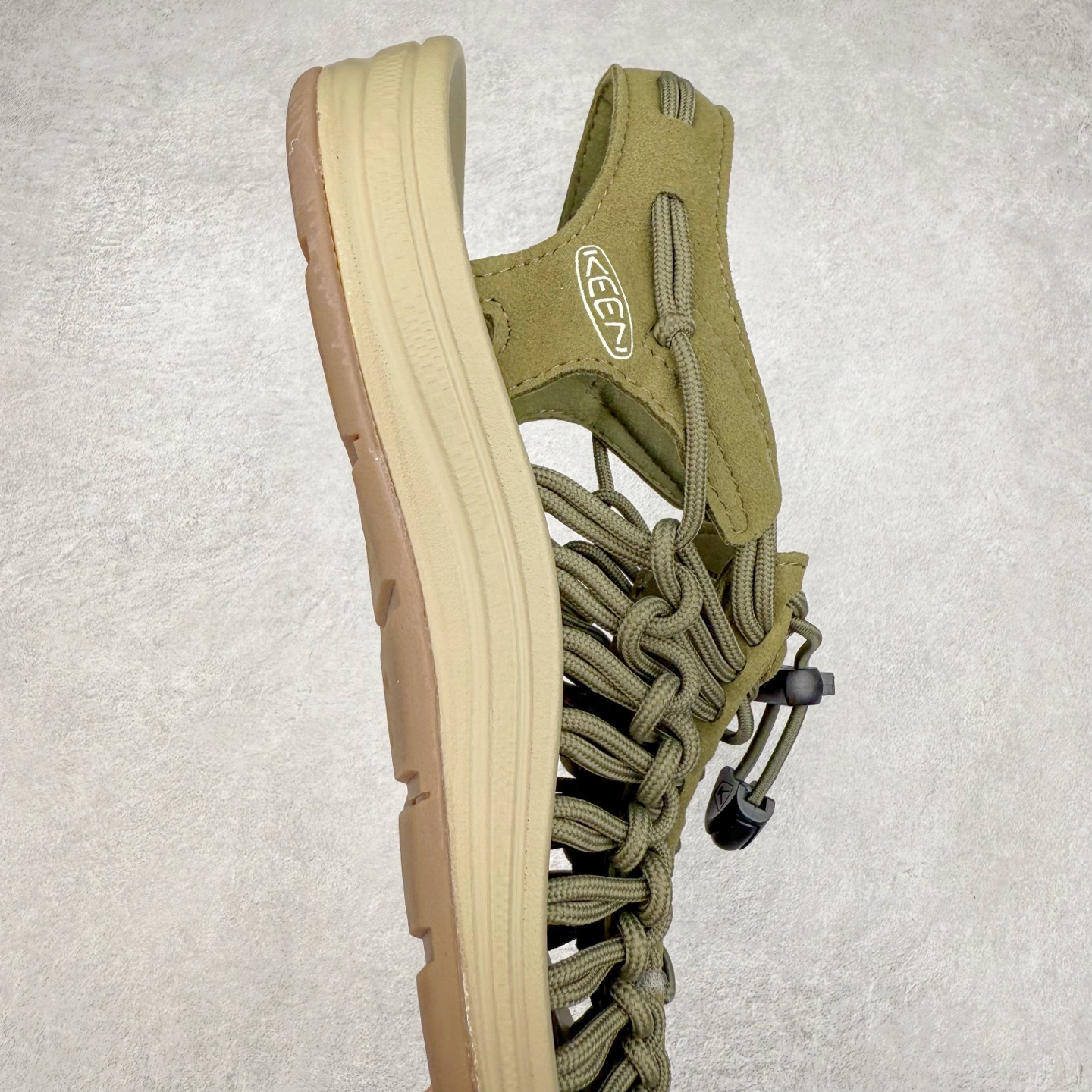 图片[6]-人气户外休闲鞋品牌-科恩Keen Uneek Flat-M 平底编织弹力穿搭溯溪涉水休闲户外凉鞋 #外贸订单出口品质#采用进口机台编制两根尼龙绳组成鞋面(快干衬里原料!!)#原装轻量级EVA中底缓震材质组合防滑橡胶外底部 夏季潮鞋,文青界的凉鞋至尊 都市机能户外品牌 KEEN 向来积极为其旗下大热鞋款 UNEEK 推出联名款，后跟为全封闭设计，快干衬里，HIGH-TRACTION橡胶外底，及轻量级EVA中底，达到轻量缓震的同时减轻重量。尺码：35 36 37 38 40 41 42 43 44 45-选品中心