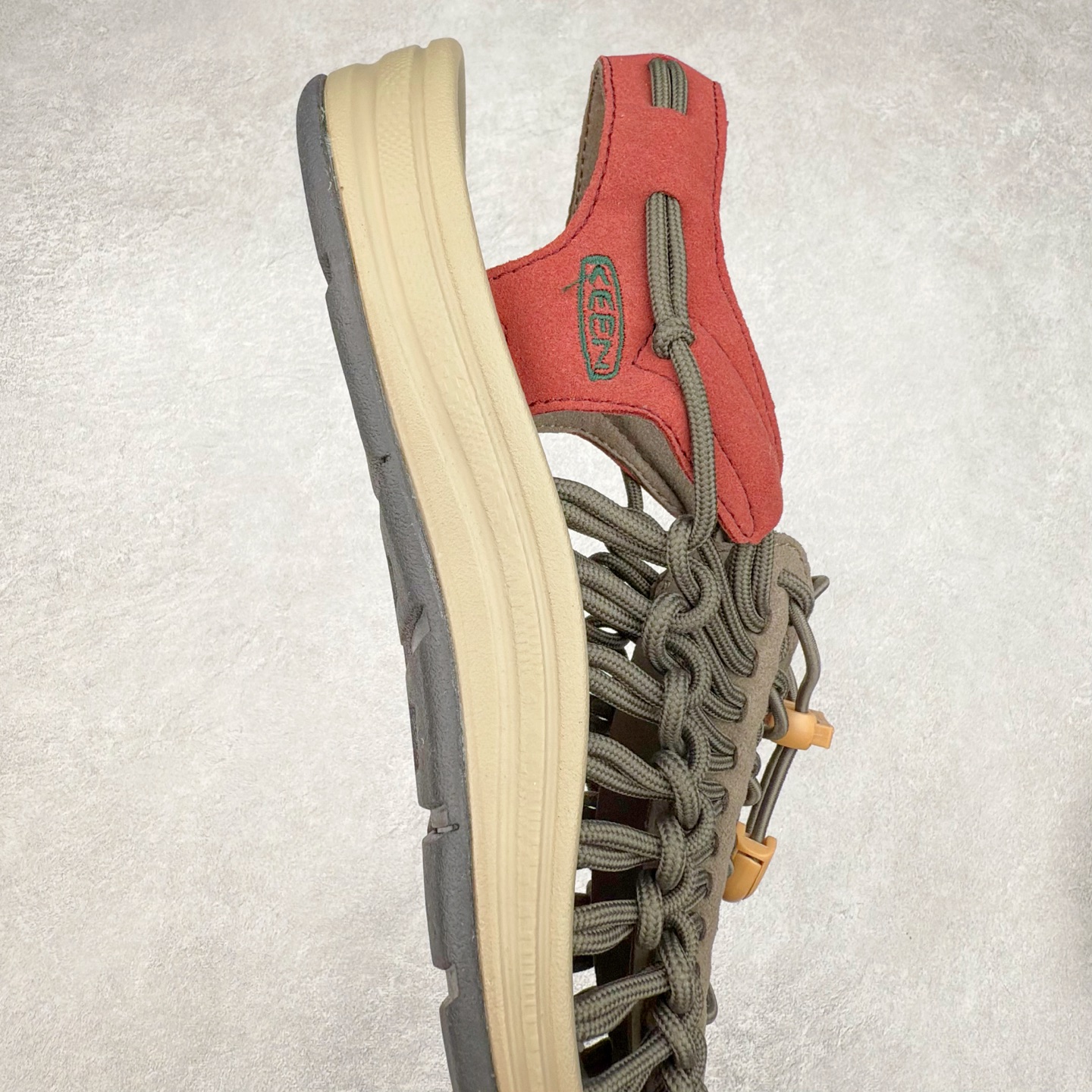 图片[6]-人气户外休闲鞋品牌-科恩Keen Uneek Flat-M 平底编织弹力穿搭溯溪涉水休闲户外凉鞋 #外贸订单出口品质#采用进口机台编制两根尼龙绳组成鞋面(快干衬里原料!!)#原装轻量级EVA中底缓震材质组合防滑橡胶外底部 夏季潮鞋,文青界的凉鞋至尊 都市机能户外品牌 KEEN 向来积极为其旗下大热鞋款 UNEEK 推出联名款，后跟为全封闭设计，快干衬里，HIGH-TRACTION橡胶外底，及轻量级EVA中底，达到轻量缓震的同时减轻重量。尺码：35 36 37 38 40 41 42 43 44 45-选品中心