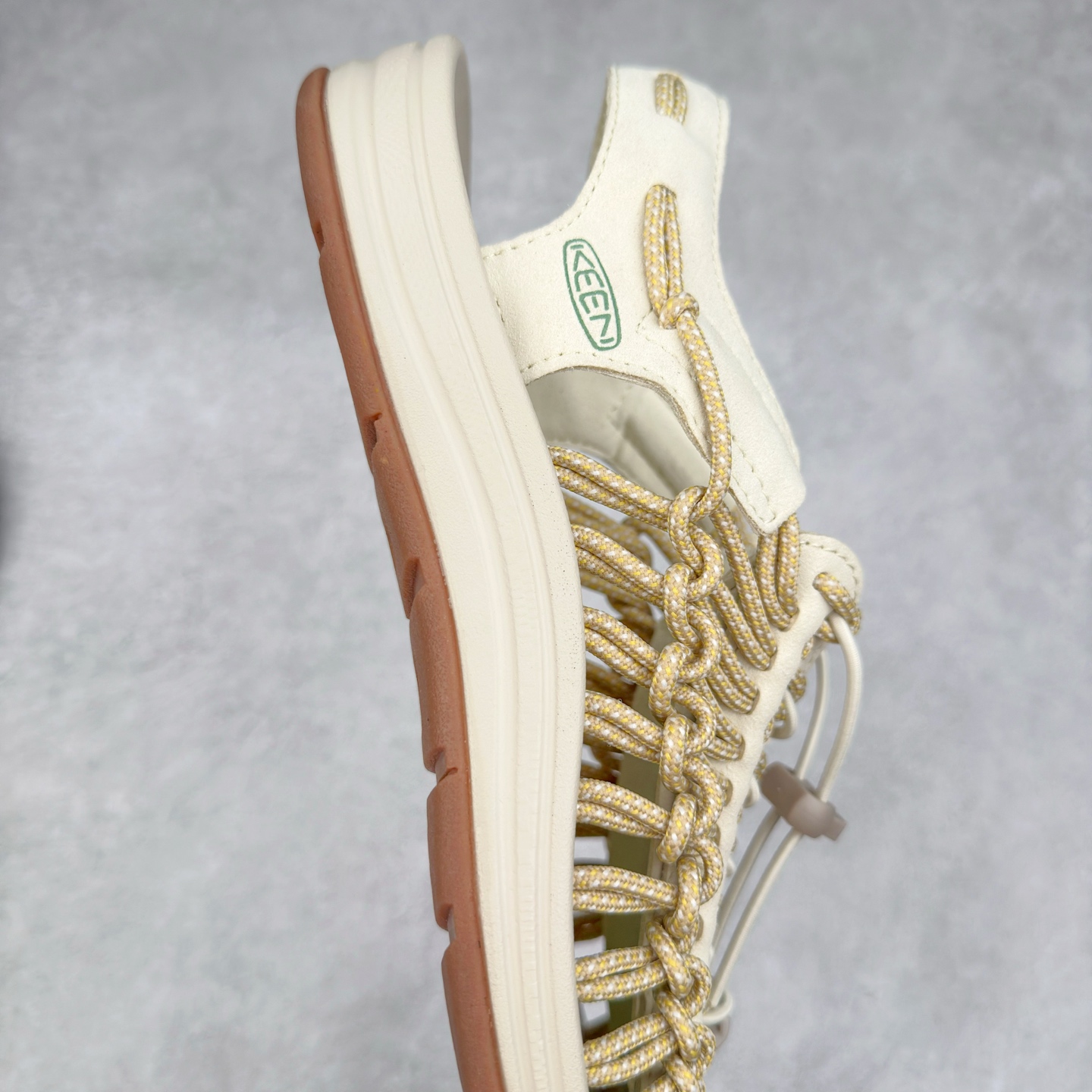 图片[6]-人气户外休闲鞋品牌-科恩Keen Uneek Flat-M 平底编织弹力穿搭溯溪涉水休闲户外凉鞋 #外贸订单出口品质#采用进口机台编制两根尼龙绳组成鞋面(快干衬里原料!!)#原装轻量级EVA中底缓震材质组合防滑橡胶外底部 夏季潮鞋,文青界的凉鞋至尊 都市机能户外品牌 KEEN 向来积极为其旗下大热鞋款 UNEEK 推出联名款，后跟为全封闭设计，快干衬里，HIGH-TRACTION橡胶外底，及轻量级EVA中底，达到轻量缓震的同时减轻重量。尺码：35 36 37 38 40 41 42 43 44 45-选品中心