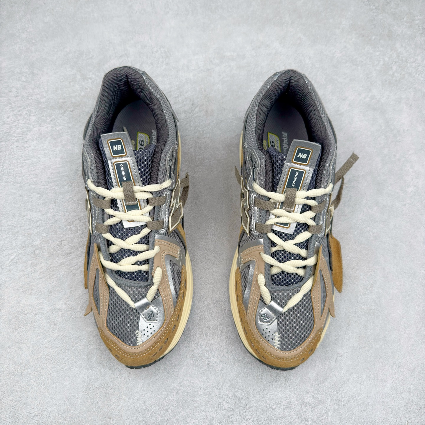 图片[2]-New Balance M1906R NB新百伦系列复古老爹风休闲运动慢跑鞋 日韩出口特供订单 全网最全配色 配套商长期套现长期补货 全新货品 正常出厂触屏不到的单价 超级跑量款 全套原楦原纸板原厂数据开发 进口三明治网面 原装进口翻毛皮料正确绒感卡色 正确中底拉帮中底网布细节 采用轻质牛剖革拼接透气网眼衬垫织物鞋面材质 T-Beam大底提供足步弓支撑 保持步态稳定 后跟搭载外露缓震胶 鞋身整体以各种深浅不一的灰色覆盖 鞋头以淡蓝色调装饰 网眼衬垫通过不规律的色块实现做旧的美感 泛黄的鞋底更是进一步增添了复古气息 尺码：36 37 37.5 38 38.5 39.5 40 40.5 41.5 42 42.5 43 44 45-选品中心