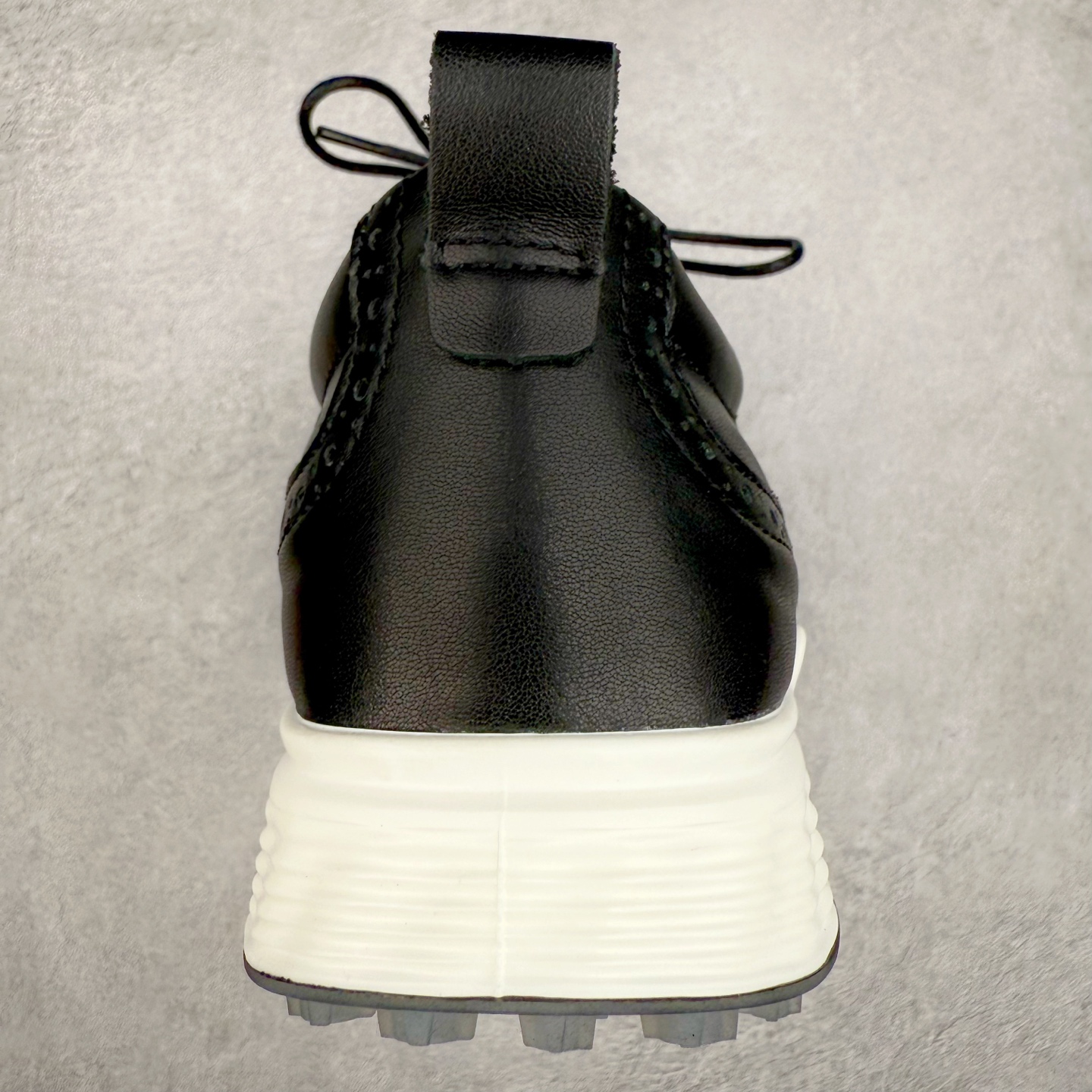 图片[8]-Ecco爱步男鞋新款运动鞋 跑鞋厚底增高老爹鞋 驱动系列全新款式 拼色拼接鞋面 时尚有型 牛皮与纺织品拼接 脚感舒适 出街有型 贴心套脚系带设计 舒适包裹双足 柔软细腻，亲肤透气 以摩托车粗犷胎纹为灵感 PU大底提供牵引性和支撑性 耐磨防滑提升稳定性 轻盈鞋底 舒适耐穿 户外出行 肆意洒脱 尺码：38 39 40 41 42 43 44（皮鞋码）-选品中心