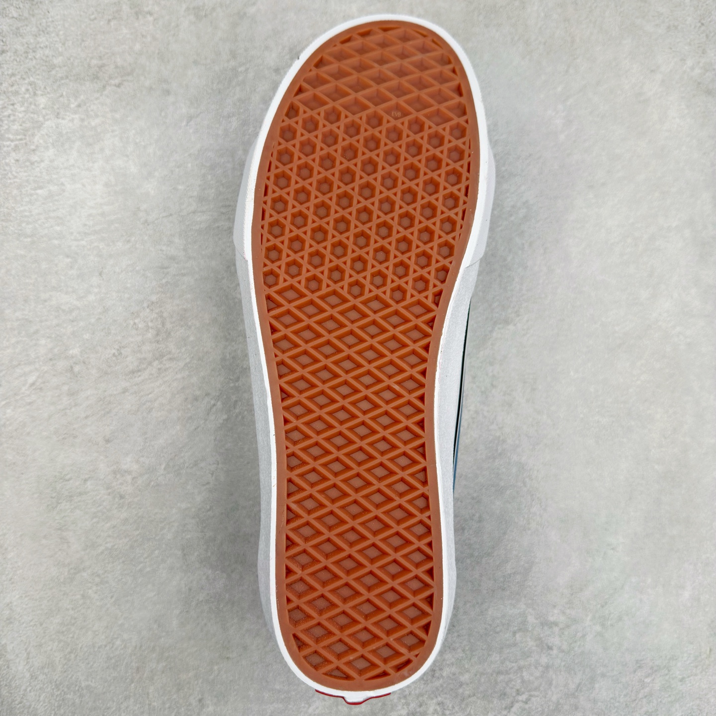 图片[9]-Vans SK8-Low 蓝色 全新一代 低帮硫化帆布鞋 该鞋款以白色线条勾勒出整体造型效果，蓝色帆布拼接鞋面打造整体鞋身，以SK8-low鞋身为蓝本，风格极具辨识度，上脚凸显穿搭功力 尺码：35 36 36.5 37 38 38.5 39 40 40.5 41 42 42.5 43 44-选品中心