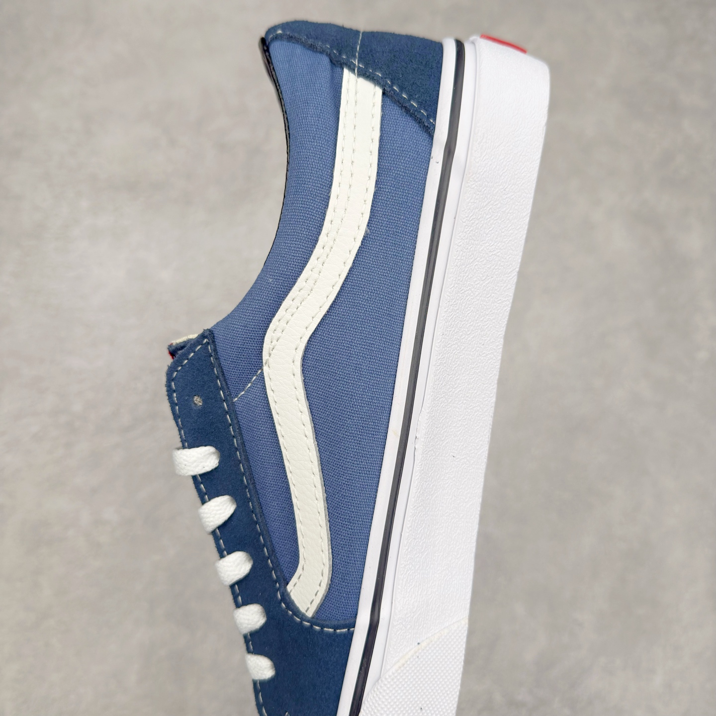 图片[7]-Vans SK8-Low 蓝色 全新一代 低帮硫化帆布鞋 该鞋款以白色线条勾勒出整体造型效果，蓝色帆布拼接鞋面打造整体鞋身，以SK8-low鞋身为蓝本，风格极具辨识度，上脚凸显穿搭功力 尺码：35 36 36.5 37 38 38.5 39 40 40.5 41 42 42.5 43 44-选品中心