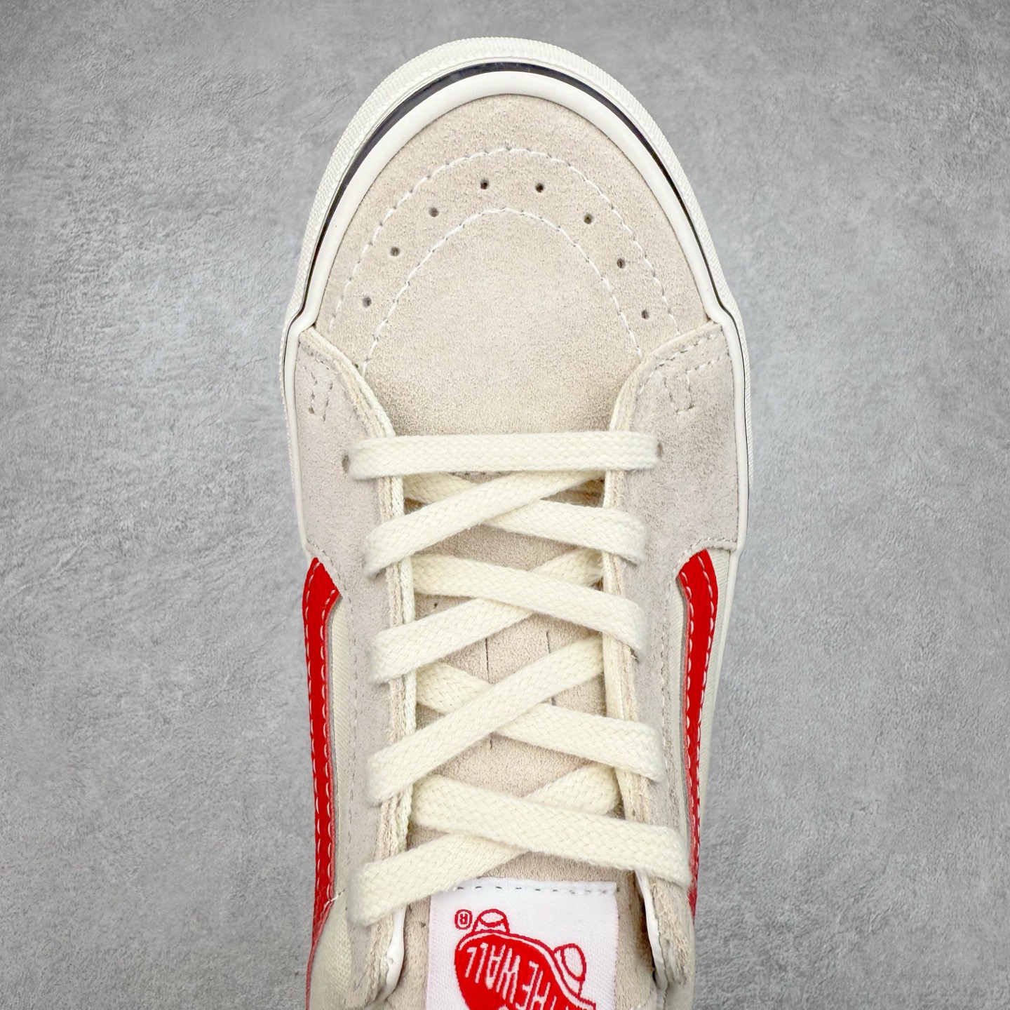 图片[4]-Vans SK8-Low 白红条 全新一代 低帮硫化帆布鞋 该鞋款以白红拼接勾勒出整体造型效果，米白帆布鞋面打造整体鞋身，以SK8-low鞋身为蓝本，风格极具辨识度，上脚凸显穿搭功力 尺码：35 36 36.5 37 38 38.5 39 40 40.5 41 42 42.5 43 44-选品中心