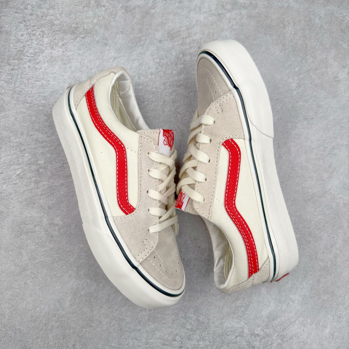 图片[3]-Vans SK8-Low 白红条 全新一代 低帮硫化帆布鞋 该鞋款以白红拼接勾勒出整体造型效果，米白帆布鞋面打造整体鞋身，以SK8-low鞋身为蓝本，风格极具辨识度，上脚凸显穿搭功力 尺码：35 36 36.5 37 38 38.5 39 40 40.5 41 42 42.5 43 44-选品中心