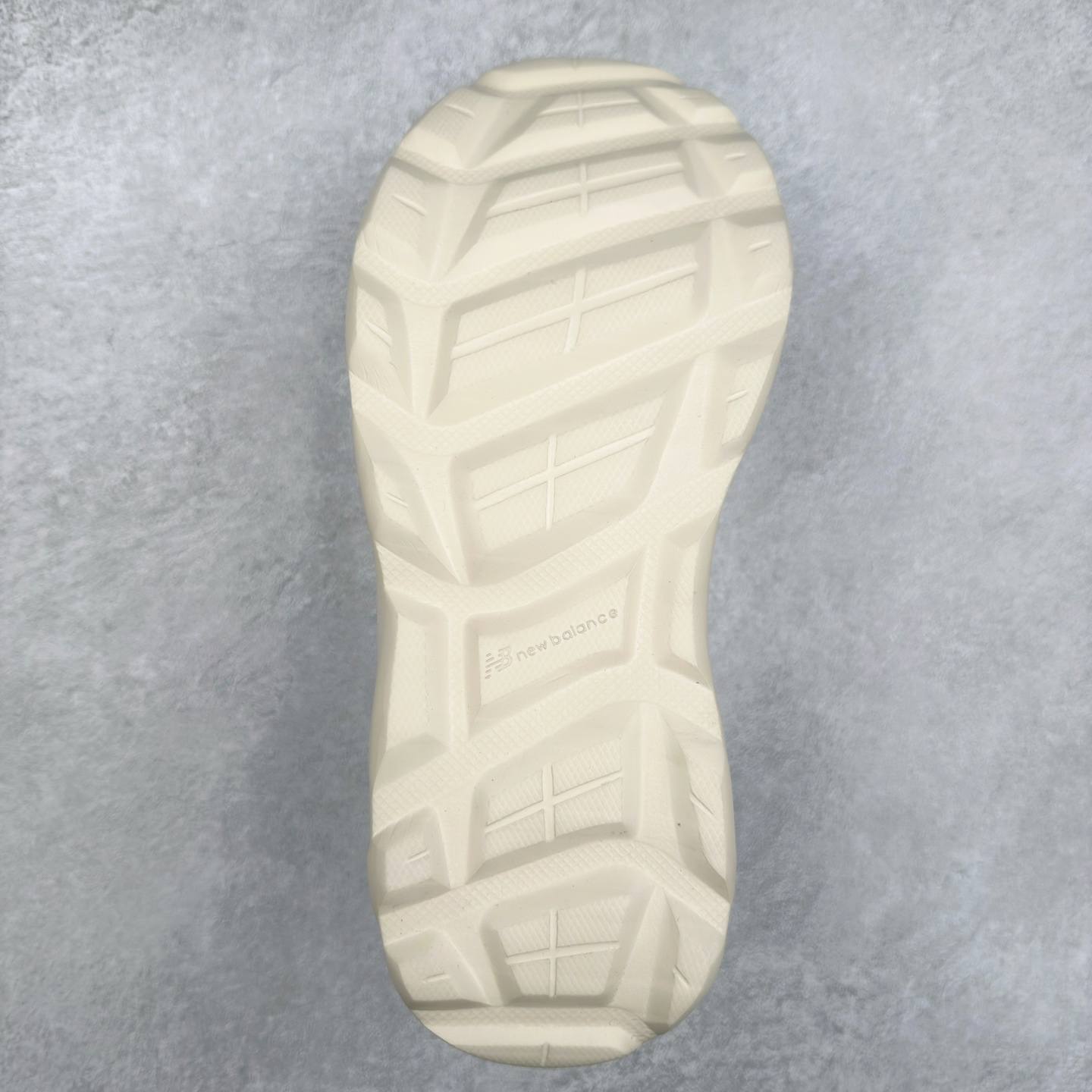 图片[9]-New Balance NB Breeze SD2202 舒适百搭 玛丽珍防滑耐磨低帮生活休闲鞋 随着潮流风向的转变，玛丽珍鞋赛道成为各大球鞋品牌竞相角逐的热门领域，这无疑为我们带来了更多样化的选择空间。这不，就在近日，New Balance 宣布将再度推出 New Balance BREEZE SD2202 鞋型的新配色。在鞋型方面，它有着标准的玛丽珍鞋外观，采用魔术贴取代了一般球鞋的鞋带系统，NB 的徽标也设置于此。鞋面正上方有大面积镂空设计，仔细观察，中底橡胶区域同样设有小孔，进一步增强了透气性。尺码：36 37 37.5 38 38.5 39 40-选品中心