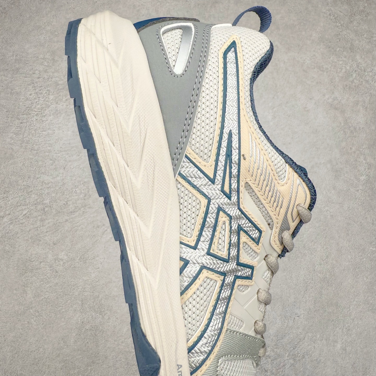 图片[6]-Asics Gel-Sonoma CN 亚瑟士越野防滑耐磨低帮跑步鞋 ASICS（亚瑟士）是日本实业家鬼冢喜八郎创立的跑鞋运动品牌，名字想法源自著名的拉丁谚语“AnimaSana In Corpore Sano” \’，意为“健全的精神寓于强健的体魄”。正如其名字的含义，ASICS亚瑟士一直坚信保持身体的健康与活力是打造健康快乐的生活方式的最佳途径。亚瑟士的跑鞋、篮球鞋等系列集专业与美貌于一身，拥有极高的热度。2016年，ASICS在“2016年日本最佳全球品牌”排行榜名列第17名。尺码：36 37 37.5 38 39 39.5 40 40.5 41.5 42 42.5 43.5 44 45-选品中心