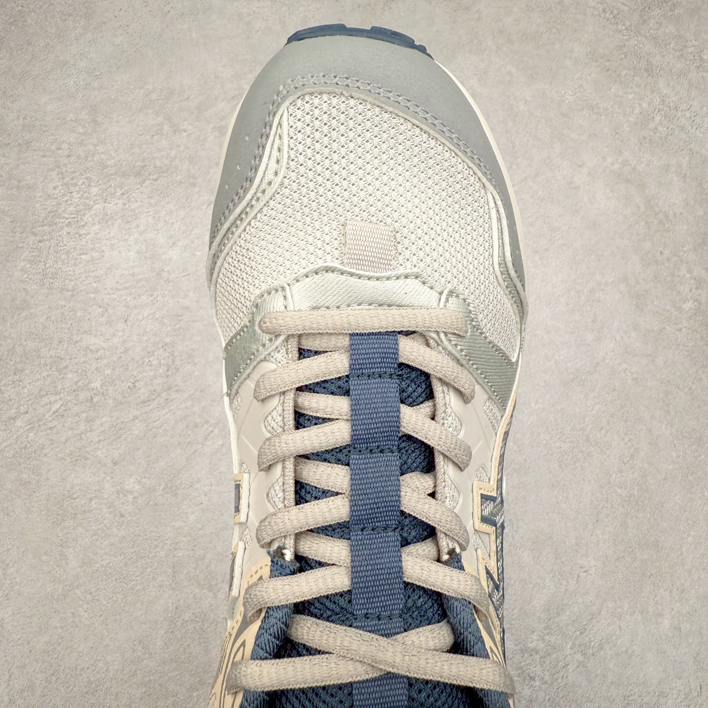 图片[4]-Asics Gel-Sonoma CN 亚瑟士越野防滑耐磨低帮跑步鞋 ASICS（亚瑟士）是日本实业家鬼冢喜八郎创立的跑鞋运动品牌，名字想法源自著名的拉丁谚语“AnimaSana In Corpore Sano” \’，意为“健全的精神寓于强健的体魄”。正如其名字的含义，ASICS亚瑟士一直坚信保持身体的健康与活力是打造健康快乐的生活方式的最佳途径。亚瑟士的跑鞋、篮球鞋等系列集专业与美貌于一身，拥有极高的热度。2016年，ASICS在“2016年日本最佳全球品牌”排行榜名列第17名。尺码：36 37 37.5 38 39 39.5 40 40.5 41.5 42 42.5 43.5 44 45-选品中心