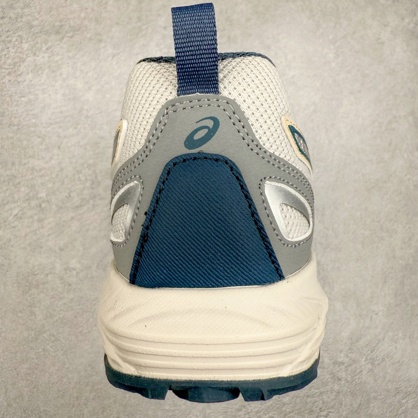 图片[8]-Asics Gel-Sonoma CN 亚瑟士越野防滑耐磨低帮跑步鞋 ASICS（亚瑟士）是日本实业家鬼冢喜八郎创立的跑鞋运动品牌，名字想法源自著名的拉丁谚语“AnimaSana In Corpore Sano” \’，意为“健全的精神寓于强健的体魄”。正如其名字的含义，ASICS亚瑟士一直坚信保持身体的健康与活力是打造健康快乐的生活方式的最佳途径。亚瑟士的跑鞋、篮球鞋等系列集专业与美貌于一身，拥有极高的热度。2016年，ASICS在“2016年日本最佳全球品牌”排行榜名列第17名。尺码：36 37 37.5 38 39 39.5 40 40.5 41.5 42 42.5 43.5 44 45-选品中心