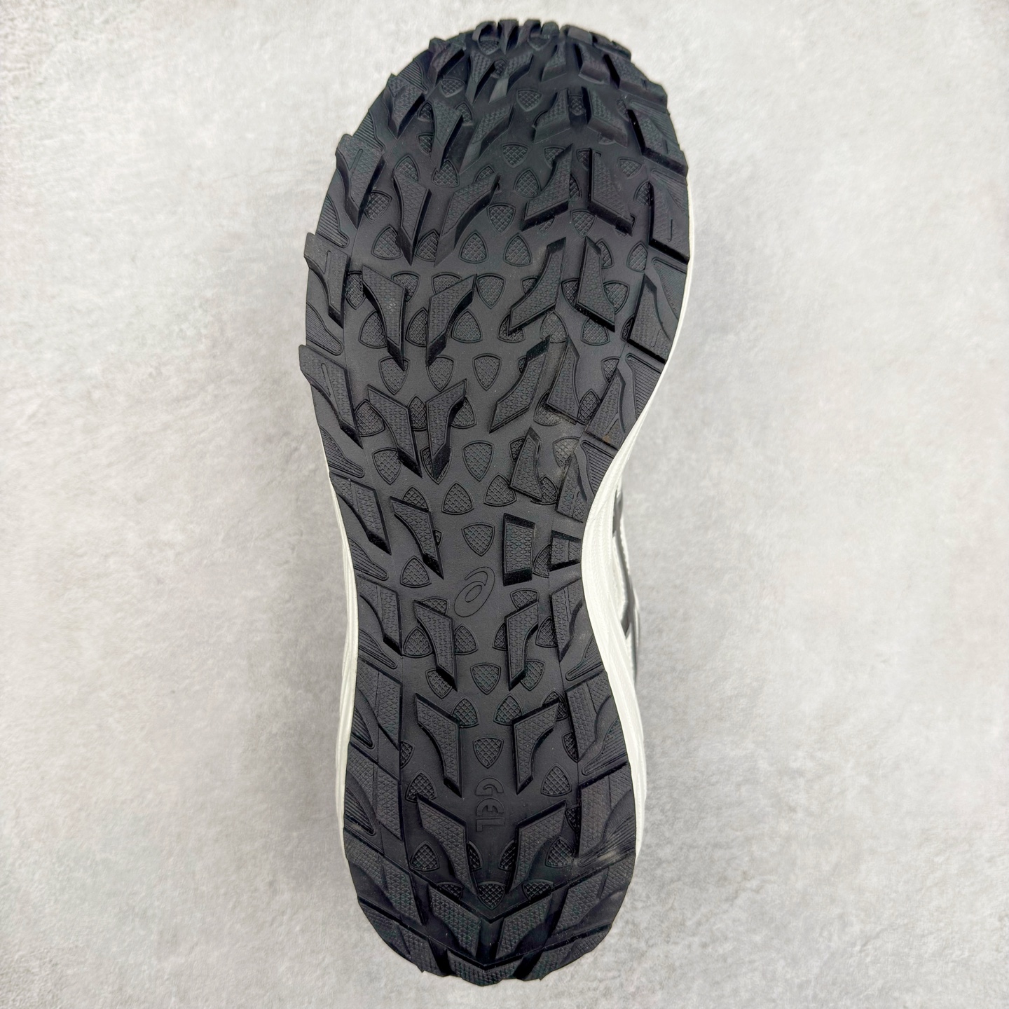 图片[9]-Asics Gel-Sonoma CN 亚瑟士越野防滑耐磨低帮跑步鞋 ASICS（亚瑟士）是日本实业家鬼冢喜八郎创立的跑鞋运动品牌，名字想法源自著名的拉丁谚语“AnimaSana In Corpore Sano” \’，意为“健全的精神寓于强健的体魄”。正如其名字的含义，ASICS亚瑟士一直坚信保持身体的健康与活力是打造健康快乐的生活方式的最佳途径。亚瑟士的跑鞋、篮球鞋等系列集专业与美貌于一身，拥有极高的热度。2016年，ASICS在“2016年日本最佳全球品牌”排行榜名列第17名。尺码：36 37 37.5 38 39 39.5 40 40.5 41.5 42 42.5 43.5 44 45-选品中心