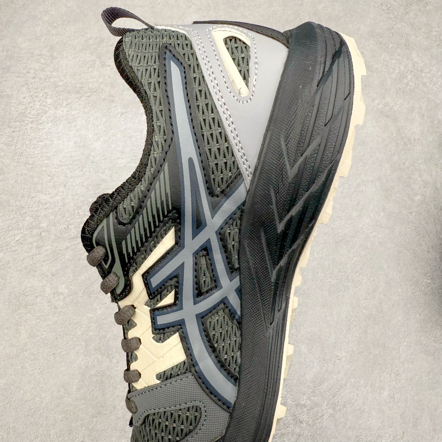 图片[7]-Asics Gel-Sonoma CN 亚瑟士越野防滑耐磨低帮跑步鞋 ASICS（亚瑟士）是日本实业家鬼冢喜八郎创立的跑鞋运动品牌，名字想法源自著名的拉丁谚语“AnimaSana In Corpore Sano” \’，意为“健全的精神寓于强健的体魄”。正如其名字的含义，ASICS亚瑟士一直坚信保持身体的健康与活力是打造健康快乐的生活方式的最佳途径。亚瑟士的跑鞋、篮球鞋等系列集专业与美貌于一身，拥有极高的热度。2016年，ASICS在“2016年日本最佳全球品牌”排行榜名列第17名。尺码：36 37 37.5 38 39 39.5 40 40.5 41.5 42 42.5 43.5 44 45-选品中心