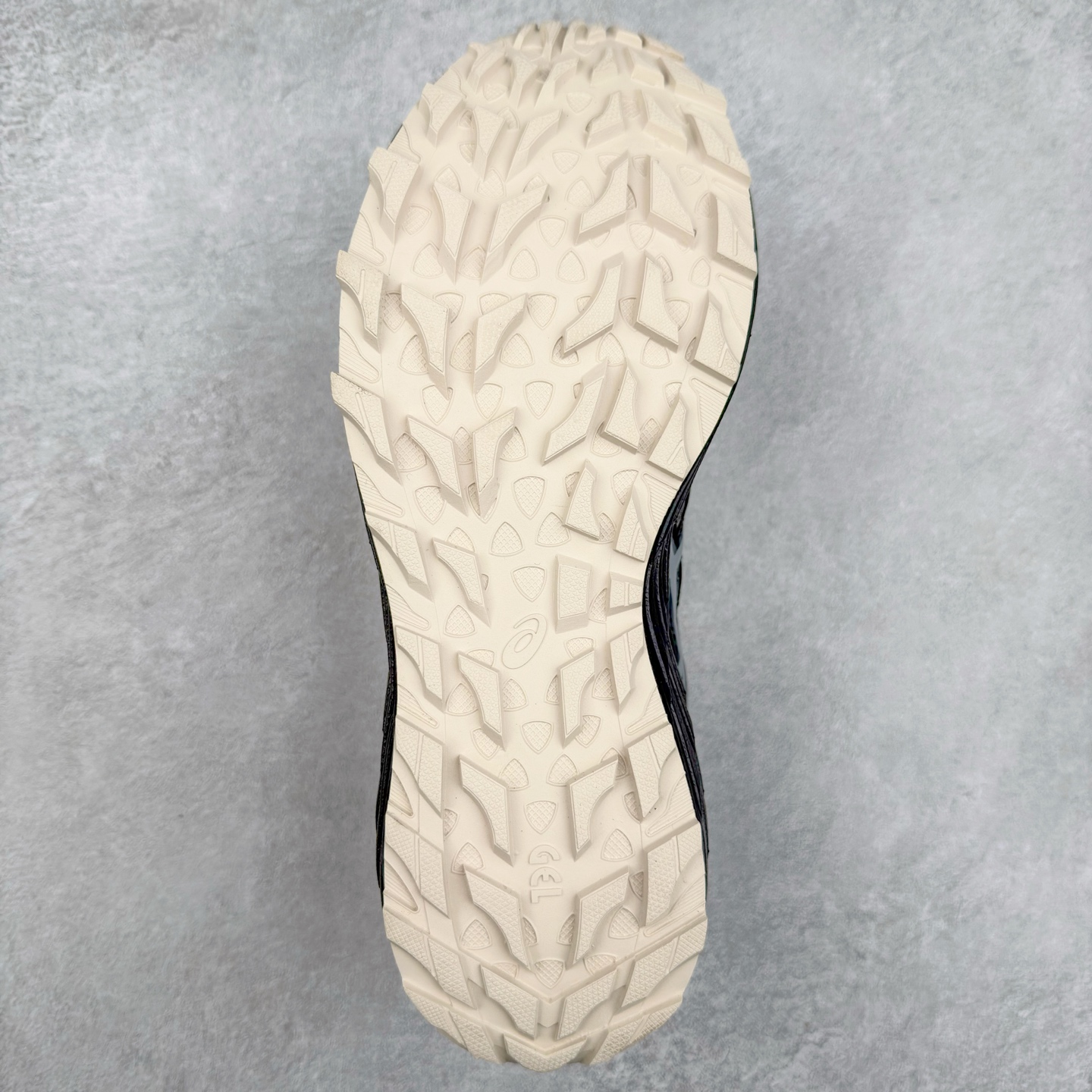 图片[9]-Asics Gel-Sonoma CN 亚瑟士越野防滑耐磨低帮跑步鞋 ASICS（亚瑟士）是日本实业家鬼冢喜八郎创立的跑鞋运动品牌，名字想法源自著名的拉丁谚语“AnimaSana In Corpore Sano” \’，意为“健全的精神寓于强健的体魄”。正如其名字的含义，ASICS亚瑟士一直坚信保持身体的健康与活力是打造健康快乐的生活方式的最佳途径。亚瑟士的跑鞋、篮球鞋等系列集专业与美貌于一身，拥有极高的热度。2016年，ASICS在“2016年日本最佳全球品牌”排行榜名列第17名。尺码：36 37 37.5 38 39 39.5 40 40.5 41.5 42 42.5 43.5 44 45-选品中心