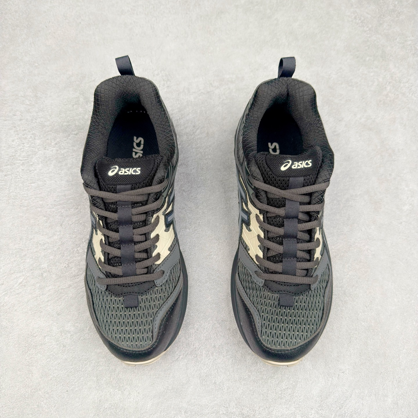 图片[2]-Asics Gel-Sonoma CN 亚瑟士越野防滑耐磨低帮跑步鞋 ASICS（亚瑟士）是日本实业家鬼冢喜八郎创立的跑鞋运动品牌，名字想法源自著名的拉丁谚语“AnimaSana In Corpore Sano” \’，意为“健全的精神寓于强健的体魄”。正如其名字的含义，ASICS亚瑟士一直坚信保持身体的健康与活力是打造健康快乐的生活方式的最佳途径。亚瑟士的跑鞋、篮球鞋等系列集专业与美貌于一身，拥有极高的热度。2016年，ASICS在“2016年日本最佳全球品牌”排行榜名列第17名。尺码：36 37 37.5 38 39 39.5 40 40.5 41.5 42 42.5 43.5 44 45-选品中心