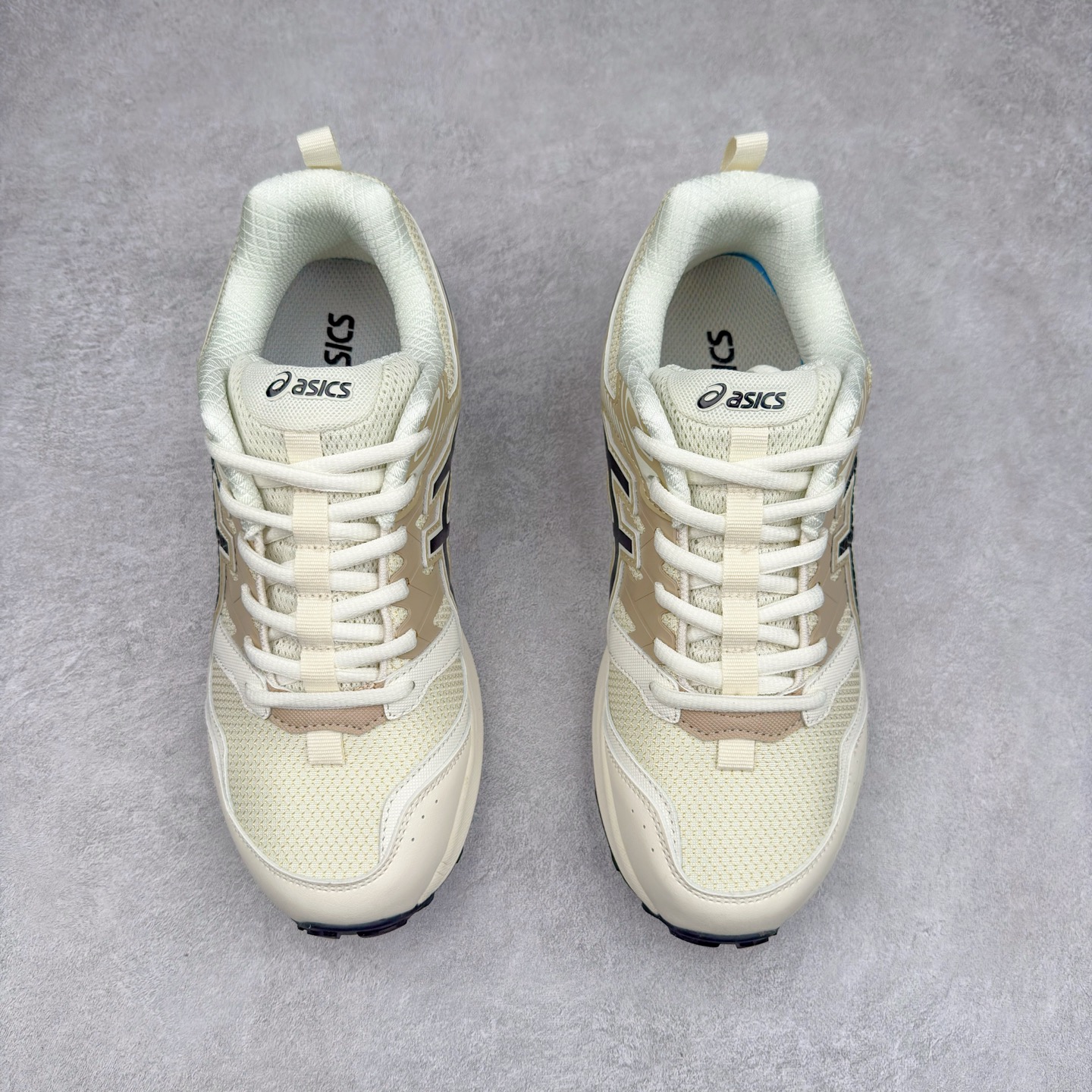 图片[2]-Asics Gel-Sonoma CN 亚瑟士越野防滑耐磨低帮跑步鞋 ASICS（亚瑟士）是日本实业家鬼冢喜八郎创立的跑鞋运动品牌，名字想法源自著名的拉丁谚语“AnimaSana In Corpore Sano” \’，意为“健全的精神寓于强健的体魄”。正如其名字的含义，ASICS亚瑟士一直坚信保持身体的健康与活力是打造健康快乐的生活方式的最佳途径。亚瑟士的跑鞋、篮球鞋等系列集专业与美貌于一身，拥有极高的热度。2016年，ASICS在“2016年日本最佳全球品牌”排行榜名列第17名。尺码：36 37 37.5 38 39 39.5 40 40.5 41.5 42 42.5 43.5 44 45-选品中心