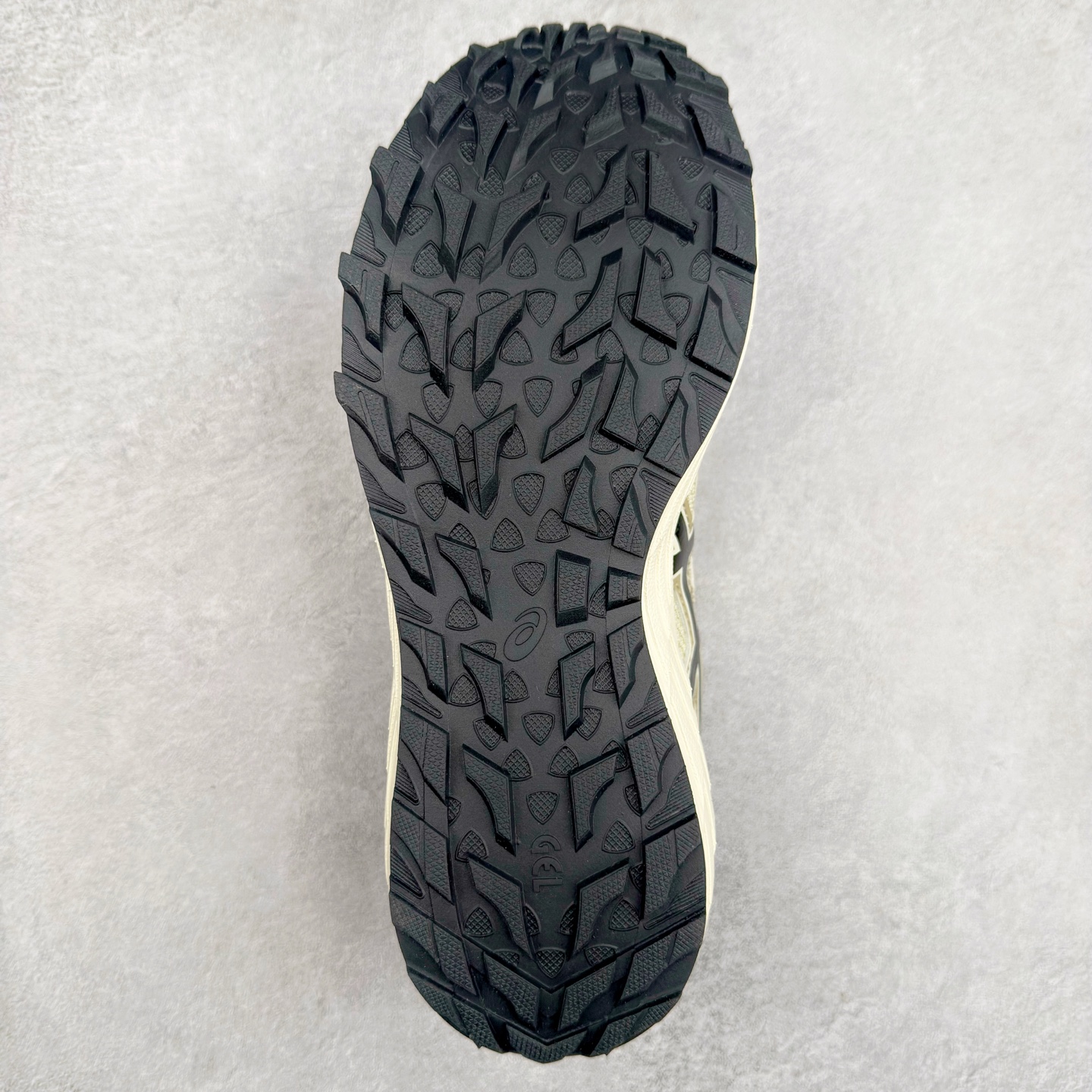 图片[9]-Asics Gel-Sonoma CN 亚瑟士越野防滑耐磨低帮跑步鞋 ASICS（亚瑟士）是日本实业家鬼冢喜八郎创立的跑鞋运动品牌，名字想法源自著名的拉丁谚语“AnimaSana In Corpore Sano” \’，意为“健全的精神寓于强健的体魄”。正如其名字的含义，ASICS亚瑟士一直坚信保持身体的健康与活力是打造健康快乐的生活方式的最佳途径。亚瑟士的跑鞋、篮球鞋等系列集专业与美貌于一身，拥有极高的热度。2016年，ASICS在“2016年日本最佳全球品牌”排行榜名列第17名。尺码：36 37 37.5 38 39 39.5 40 40.5 41.5 42 42.5 43.5 44 45-选品中心