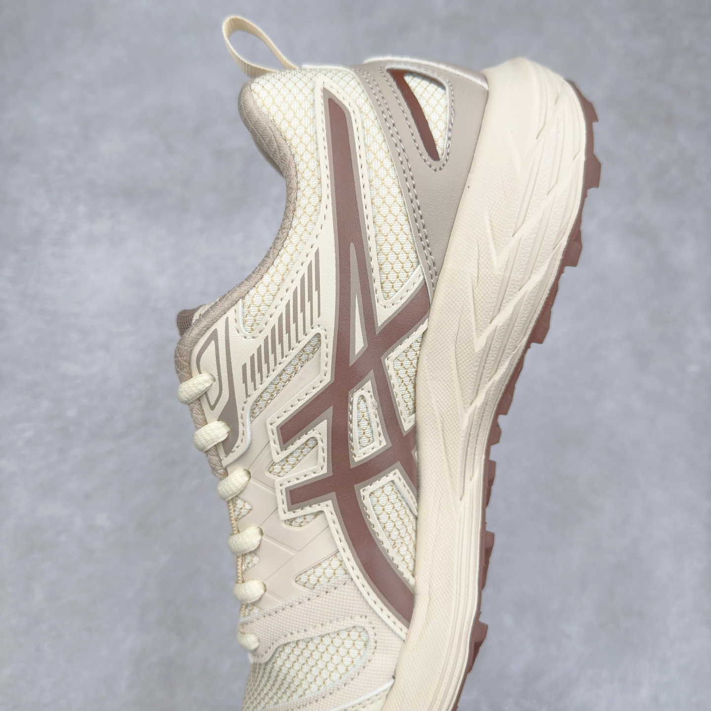 图片[7]-Asics Gel-Sonoma CN 亚瑟士越野防滑耐磨低帮跑步鞋 ASICS（亚瑟士）是日本实业家鬼冢喜八郎创立的跑鞋运动品牌，名字想法源自著名的拉丁谚语“AnimaSana In Corpore Sano” \’，意为“健全的精神寓于强健的体魄”。正如其名字的含义，ASICS亚瑟士一直坚信保持身体的健康与活力是打造健康快乐的生活方式的最佳途径。亚瑟士的跑鞋、篮球鞋等系列集专业与美貌于一身，拥有极高的热度。2016年，ASICS在“2016年日本最佳全球品牌”排行榜名列第17名。尺码：36 37 37.5 38 39 39.5 40 40.5 41.5 42 42.5 43.5 44 45-选品中心