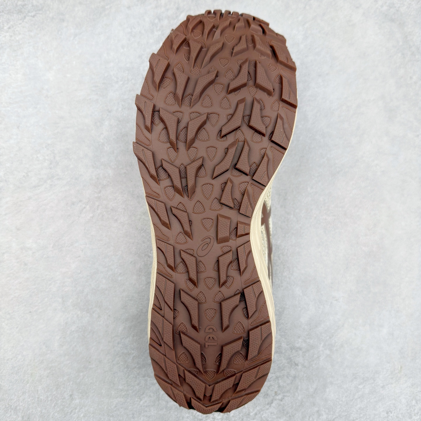 图片[9]-Asics Gel-Sonoma CN 亚瑟士越野防滑耐磨低帮跑步鞋 ASICS（亚瑟士）是日本实业家鬼冢喜八郎创立的跑鞋运动品牌，名字想法源自著名的拉丁谚语“AnimaSana In Corpore Sano” \’，意为“健全的精神寓于强健的体魄”。正如其名字的含义，ASICS亚瑟士一直坚信保持身体的健康与活力是打造健康快乐的生活方式的最佳途径。亚瑟士的跑鞋、篮球鞋等系列集专业与美貌于一身，拥有极高的热度。2016年，ASICS在“2016年日本最佳全球品牌”排行榜名列第17名。尺码：36 37 37.5 38 39 39.5 40 40.5 41.5 42 42.5 43.5 44 45-选品中心