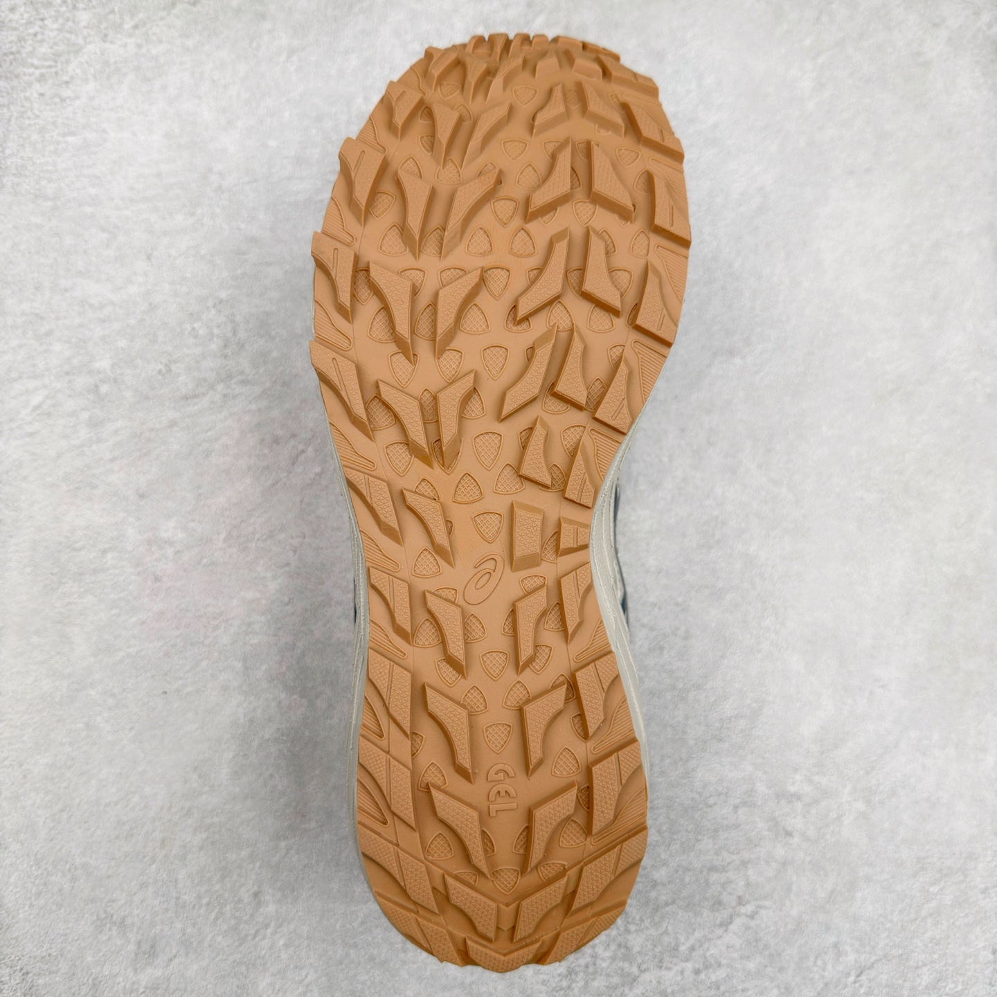 图片[9]-Asics Gel-Sonoma CN 亚瑟士越野防滑耐磨低帮跑步鞋 ASICS（亚瑟士）是日本实业家鬼冢喜八郎创立的跑鞋运动品牌，名字想法源自著名的拉丁谚语“AnimaSana In Corpore Sano” \’，意为“健全的精神寓于强健的体魄”。正如其名字的含义，ASICS亚瑟士一直坚信保持身体的健康与活力是打造健康快乐的生活方式的最佳途径。亚瑟士的跑鞋、篮球鞋等系列集专业与美貌于一身，拥有极高的热度。2016年，ASICS在“2016年日本最佳全球品牌”排行榜名列第17名。尺码：36 37 37.5 38 39 39.5 40 40.5 41.5 42 42.5 43.5 44 45-选品中心