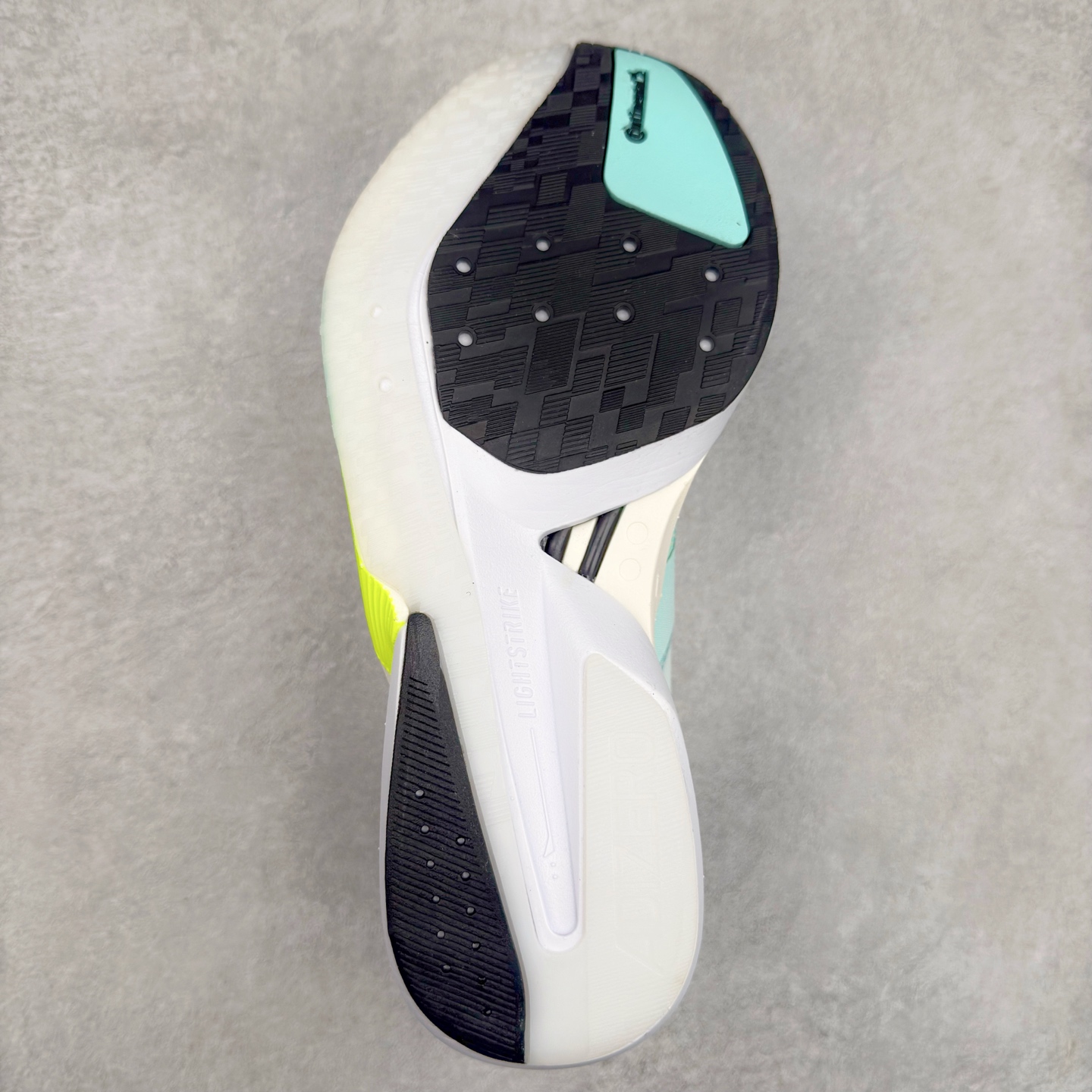 图片[9]-AD Adizero Boston 13 夏季透气网眼竞速跑鞋 JS4945 融合Lightstrike和Lightstrike Pro技术 采用乙烯/乙酸乙烯酯(EVA)材质 打造舒适中底 含ENERGYROD能量碳柱 旨在为步伐添活力 尺码：36 36.5 37 38 38.5 39 40 40.5 41 42 42.5 43 44 44.5 45-选品中心