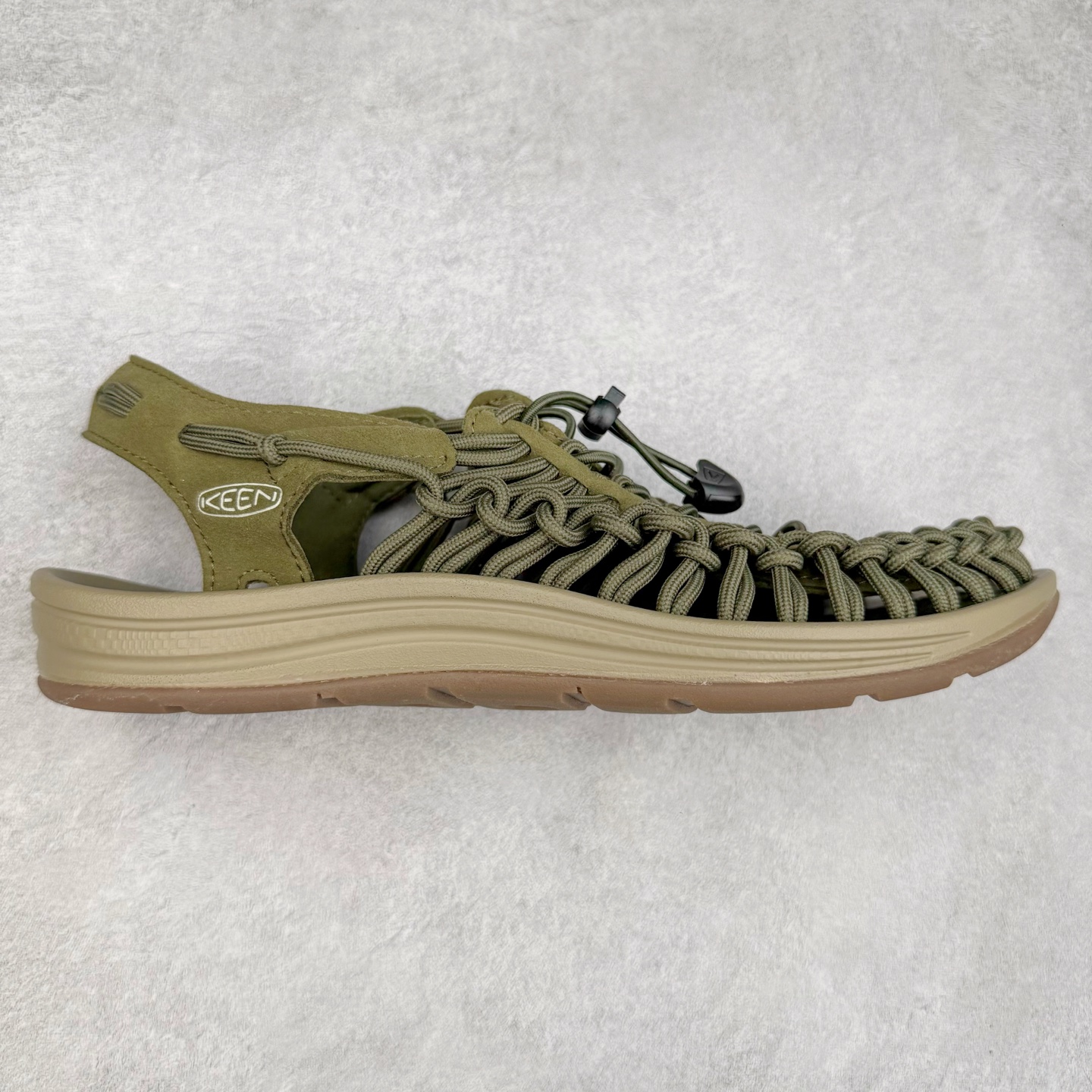 人气户外休闲鞋品牌-科恩Keen Uneek Flat-M 平底编织弹力穿搭溯溪涉水休闲户外凉鞋 #外贸订单出口品质#采用进口机台编制两根尼龙绳组成鞋面(快干衬里原料!!)#原装轻量级EVA中底缓震材质组合防滑橡胶外底部 夏季潮鞋,文青界的凉鞋至尊 都市机能户外品牌 KEEN 向来积极为其旗下大热鞋款 UNEEK 推出联名款，后跟为全封闭设计，快干衬里，HIGH-TRACTION橡胶外底，及轻量级EVA中底，达到轻量缓震的同时减轻重量。尺码：35 36 37 38 40 41 42 43 44 45-选品中心