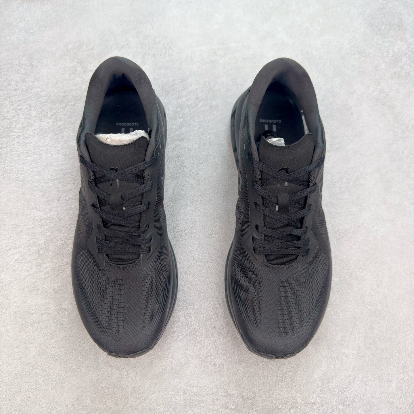 图片[2]-On昂跑 Cloudzone 柔软舒适防滑耐磨低帮休闲跑步鞋 昂跑运动品牌 开创于2010年 缓震着陆、强效回弹、轻柔质感的设计构思始终是ON研制关键 与此同时基于“为全球提供革新性的跑步感受”信念 陆续推出了多款跑鞋及其以专业运动人体跑步工程学为设计关键的功能性跑步服饰设备 让跑者不费力气地畅快畅跑 尺码：36 36.5 37.5 38 38.5 39 40 40.5 41 42 42.5 43 44 44.5 45-选品中心