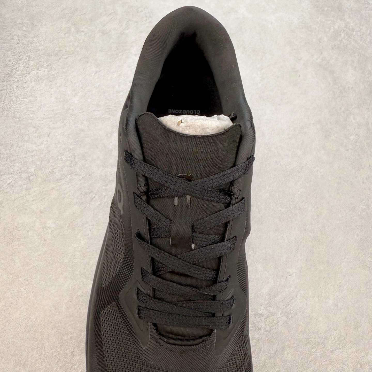 图片[5]-On昂跑 Cloudzone 柔软舒适防滑耐磨低帮休闲跑步鞋 昂跑运动品牌 开创于2010年 缓震着陆、强效回弹、轻柔质感的设计构思始终是ON研制关键 与此同时基于“为全球提供革新性的跑步感受”信念 陆续推出了多款跑鞋及其以专业运动人体跑步工程学为设计关键的功能性跑步服饰设备 让跑者不费力气地畅快畅跑 尺码：36 36.5 37.5 38 38.5 39 40 40.5 41 42 42.5 43 44 44.5 45-选品中心