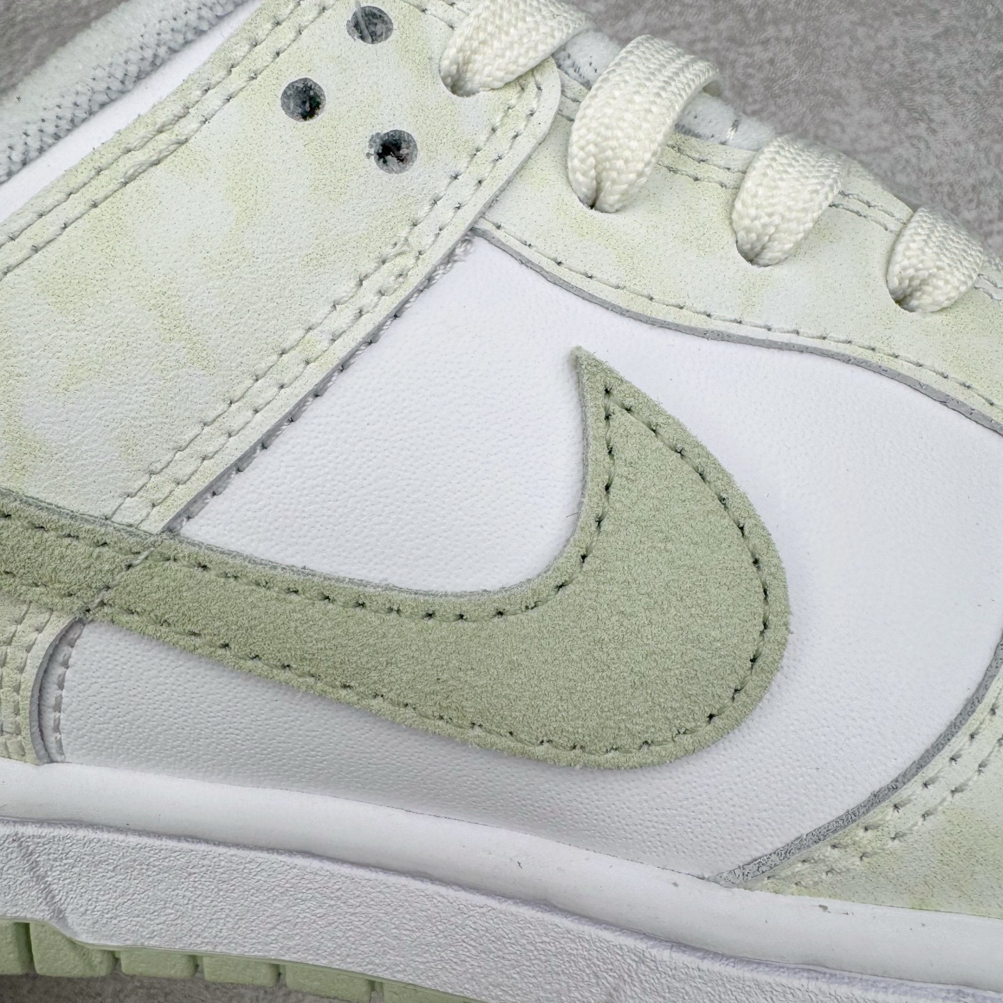 图片[18]-＃YC纯原 NK Dunk Low 翡翠绿 IB4647-131实力大厂出品 新配色陆续开发 利润个位数只为口碑 全套原纸板楦头开发 确保原汁原味 完美呈现DUNK版型 一比一鞋头弧度高度鞋身弧度 此版本只针对中端市场 皮料材质有所更替 其他数据细节工艺流程均保持一致 绝不口嗨 细节品控鞋型随意对比 独家私模官方第六代原厂航空铝磨具打磨大底 鞋头坡度极致还原 无解鞋型 原盒原配 圈内天花板工艺 原厂玻璃冲刀 超高清洁度 全鞋零毛边皮料切割 原厂中底布点胶 中底布拉帮走线遵循公司 尺码：36 36.5 37.5 38 38.5 39 40 40.5 41 42 42.5 43 44 44.5 45 46-选品中心