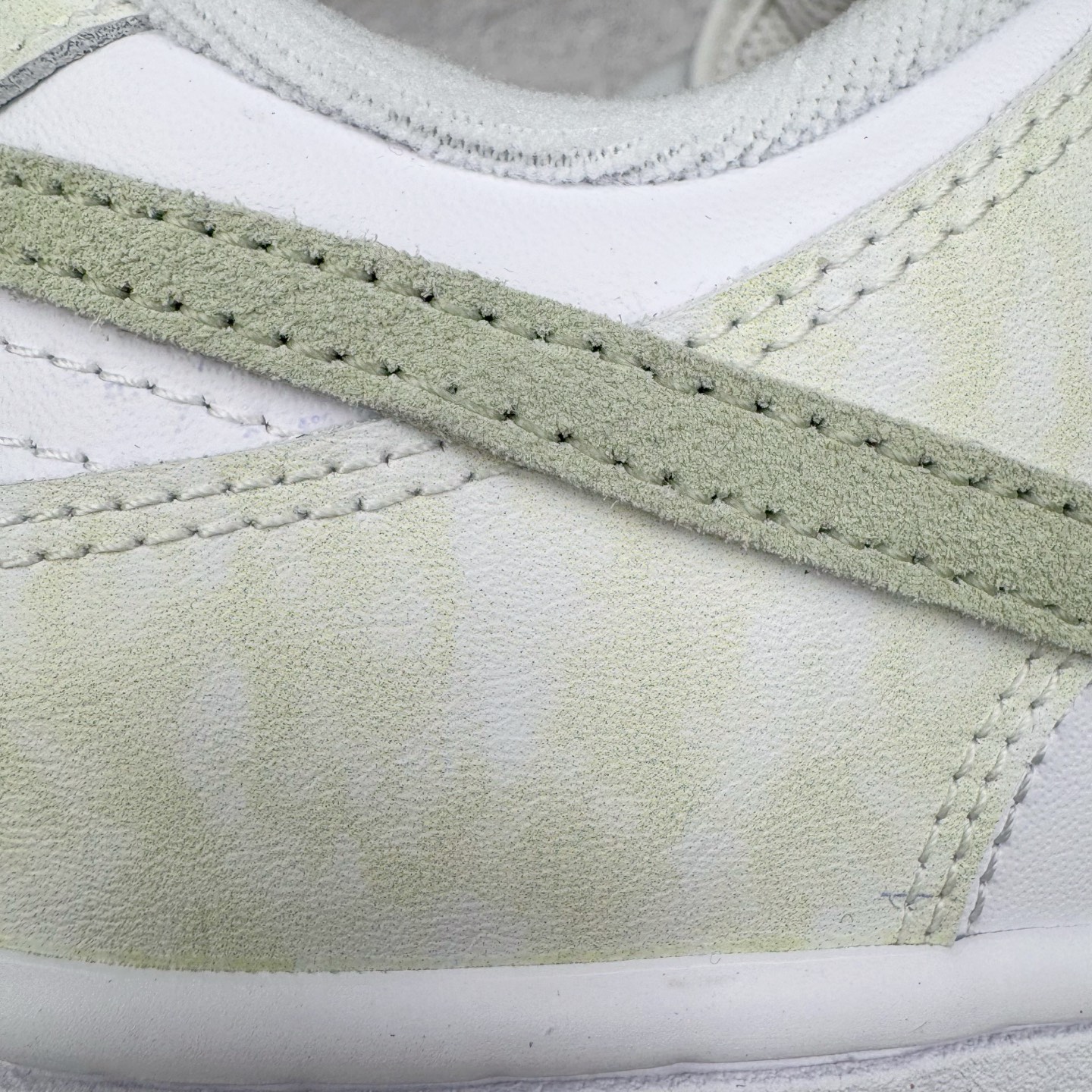 图片[16]-＃YC纯原 NK Dunk Low 翡翠绿 IB4647-131实力大厂出品 新配色陆续开发 利润个位数只为口碑 全套原纸板楦头开发 确保原汁原味 完美呈现DUNK版型 一比一鞋头弧度高度鞋身弧度 此版本只针对中端市场 皮料材质有所更替 其他数据细节工艺流程均保持一致 绝不口嗨 细节品控鞋型随意对比 独家私模官方第六代原厂航空铝磨具打磨大底 鞋头坡度极致还原 无解鞋型 原盒原配 圈内天花板工艺 原厂玻璃冲刀 超高清洁度 全鞋零毛边皮料切割 原厂中底布点胶 中底布拉帮走线遵循公司 尺码：36 36.5 37.5 38 38.5 39 40 40.5 41 42 42.5 43 44 44.5 45 46-选品中心