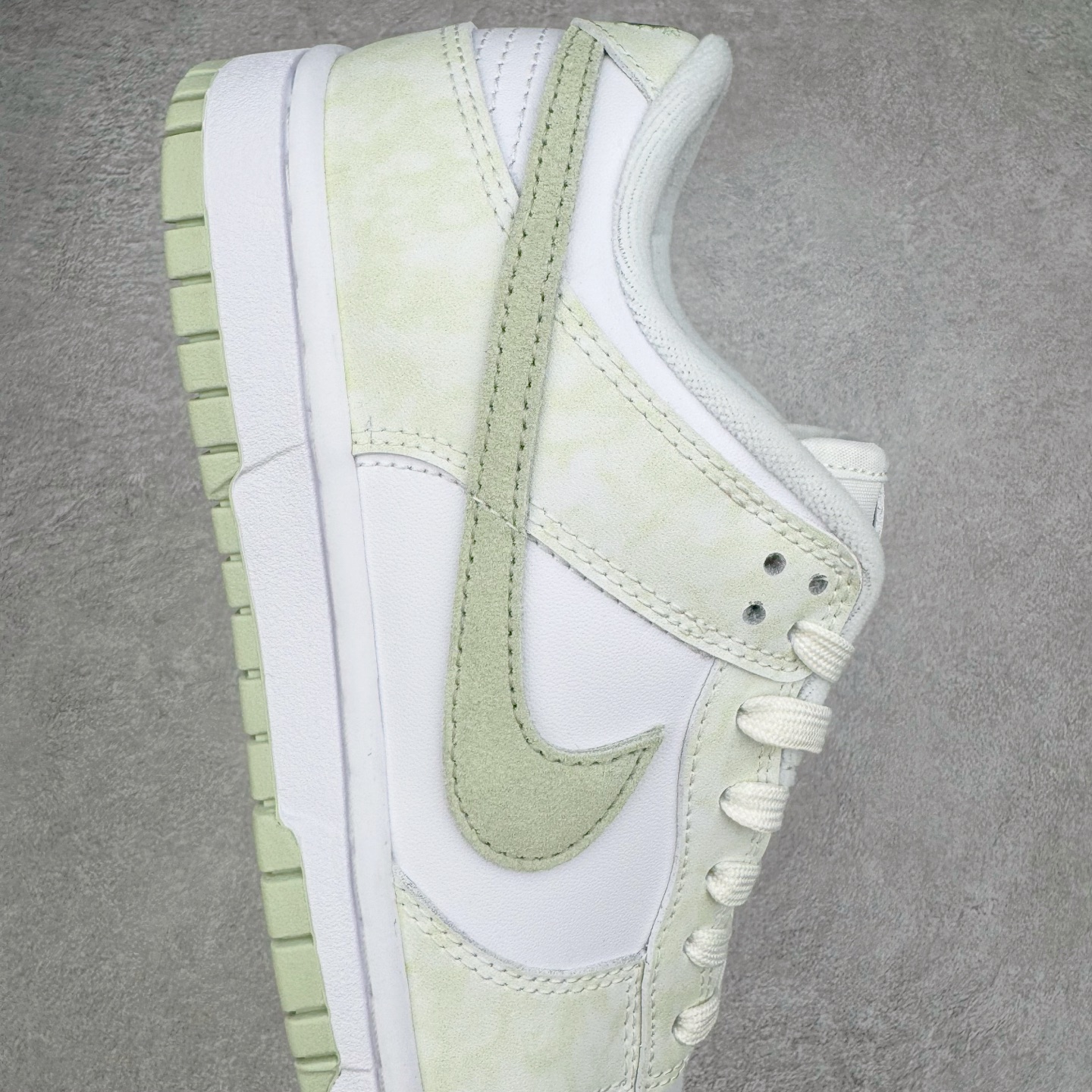 图片[6]-＃YC纯原 NK Dunk Low 翡翠绿 IB4647-131实力大厂出品 新配色陆续开发 利润个位数只为口碑 全套原纸板楦头开发 确保原汁原味 完美呈现DUNK版型 一比一鞋头弧度高度鞋身弧度 此版本只针对中端市场 皮料材质有所更替 其他数据细节工艺流程均保持一致 绝不口嗨 细节品控鞋型随意对比 独家私模官方第六代原厂航空铝磨具打磨大底 鞋头坡度极致还原 无解鞋型 原盒原配 圈内天花板工艺 原厂玻璃冲刀 超高清洁度 全鞋零毛边皮料切割 原厂中底布点胶 中底布拉帮走线遵循公司 尺码：36 36.5 37.5 38 38.5 39 40 40.5 41 42 42.5 43 44 44.5 45 46-选品中心