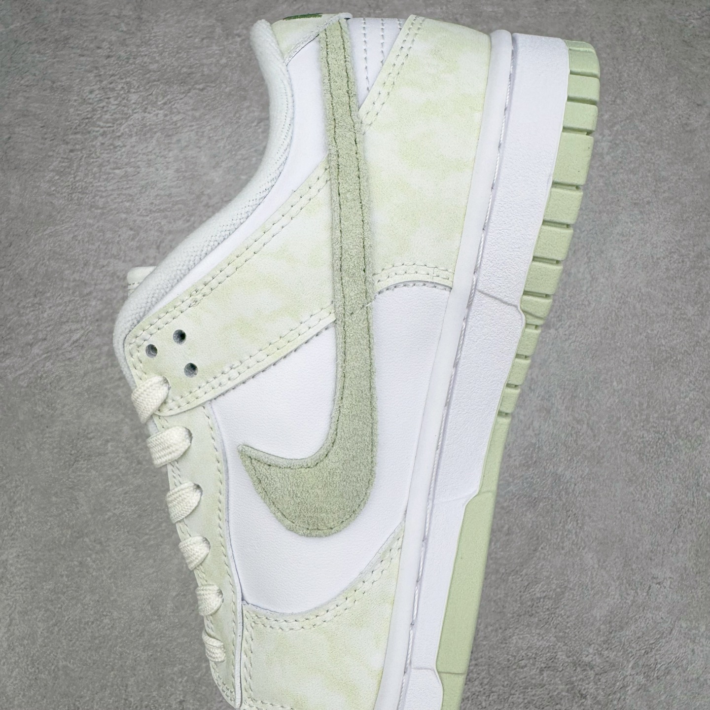 图片[7]-＃YC纯原 NK Dunk Low 翡翠绿 IB4647-131实力大厂出品 新配色陆续开发 利润个位数只为口碑 全套原纸板楦头开发 确保原汁原味 完美呈现DUNK版型 一比一鞋头弧度高度鞋身弧度 此版本只针对中端市场 皮料材质有所更替 其他数据细节工艺流程均保持一致 绝不口嗨 细节品控鞋型随意对比 独家私模官方第六代原厂航空铝磨具打磨大底 鞋头坡度极致还原 无解鞋型 原盒原配 圈内天花板工艺 原厂玻璃冲刀 超高清洁度 全鞋零毛边皮料切割 原厂中底布点胶 中底布拉帮走线遵循公司 尺码：36 36.5 37.5 38 38.5 39 40 40.5 41 42 42.5 43 44 44.5 45 46-选品中心