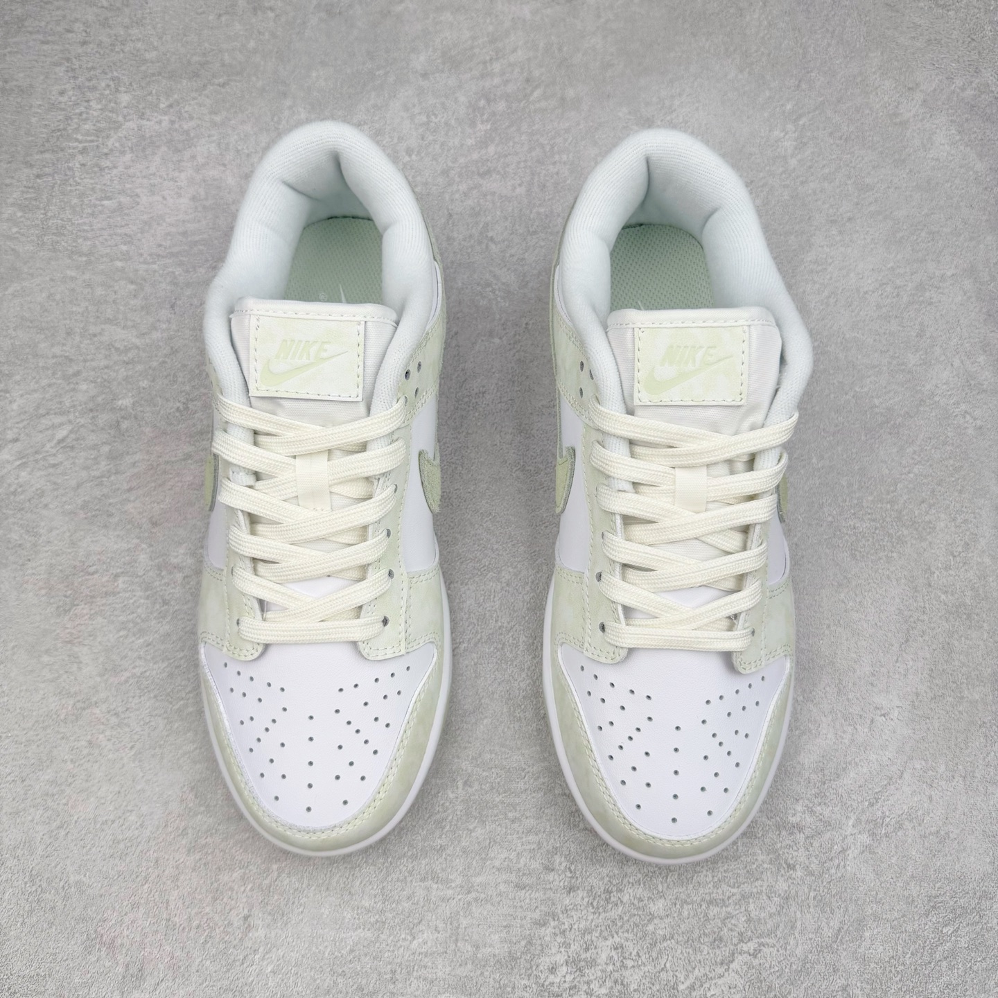 图片[2]-＃YC纯原 NK Dunk Low 翡翠绿 IB4647-131实力大厂出品 新配色陆续开发 利润个位数只为口碑 全套原纸板楦头开发 确保原汁原味 完美呈现DUNK版型 一比一鞋头弧度高度鞋身弧度 此版本只针对中端市场 皮料材质有所更替 其他数据细节工艺流程均保持一致 绝不口嗨 细节品控鞋型随意对比 独家私模官方第六代原厂航空铝磨具打磨大底 鞋头坡度极致还原 无解鞋型 原盒原配 圈内天花板工艺 原厂玻璃冲刀 超高清洁度 全鞋零毛边皮料切割 原厂中底布点胶 中底布拉帮走线遵循公司 尺码：36 36.5 37.5 38 38.5 39 40 40.5 41 42 42.5 43 44 44.5 45 46-选品中心